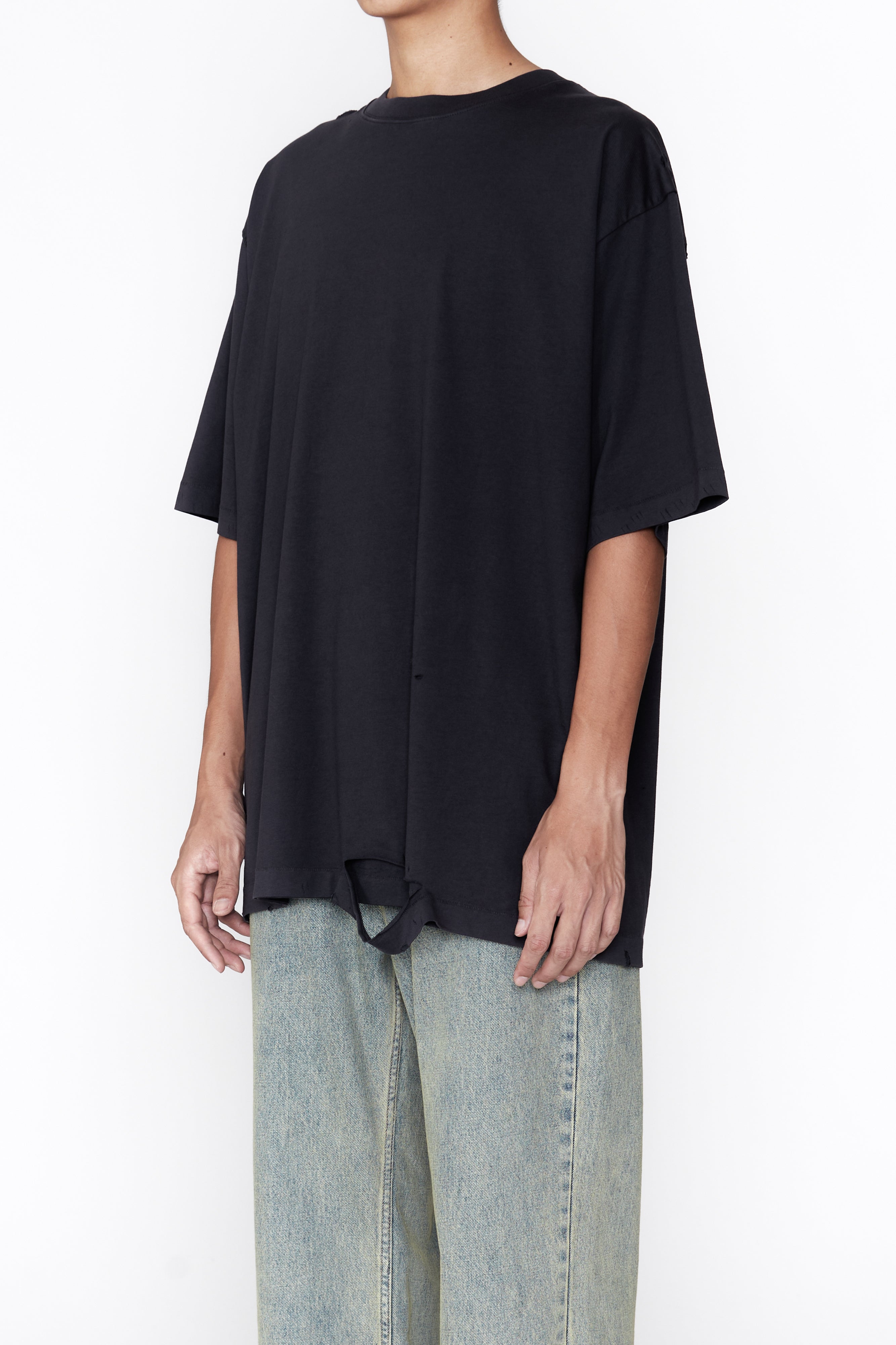 Load image into Gallery viewer, BLACK AGING DESTROYED SHORT SLEEVE T-SHIRT