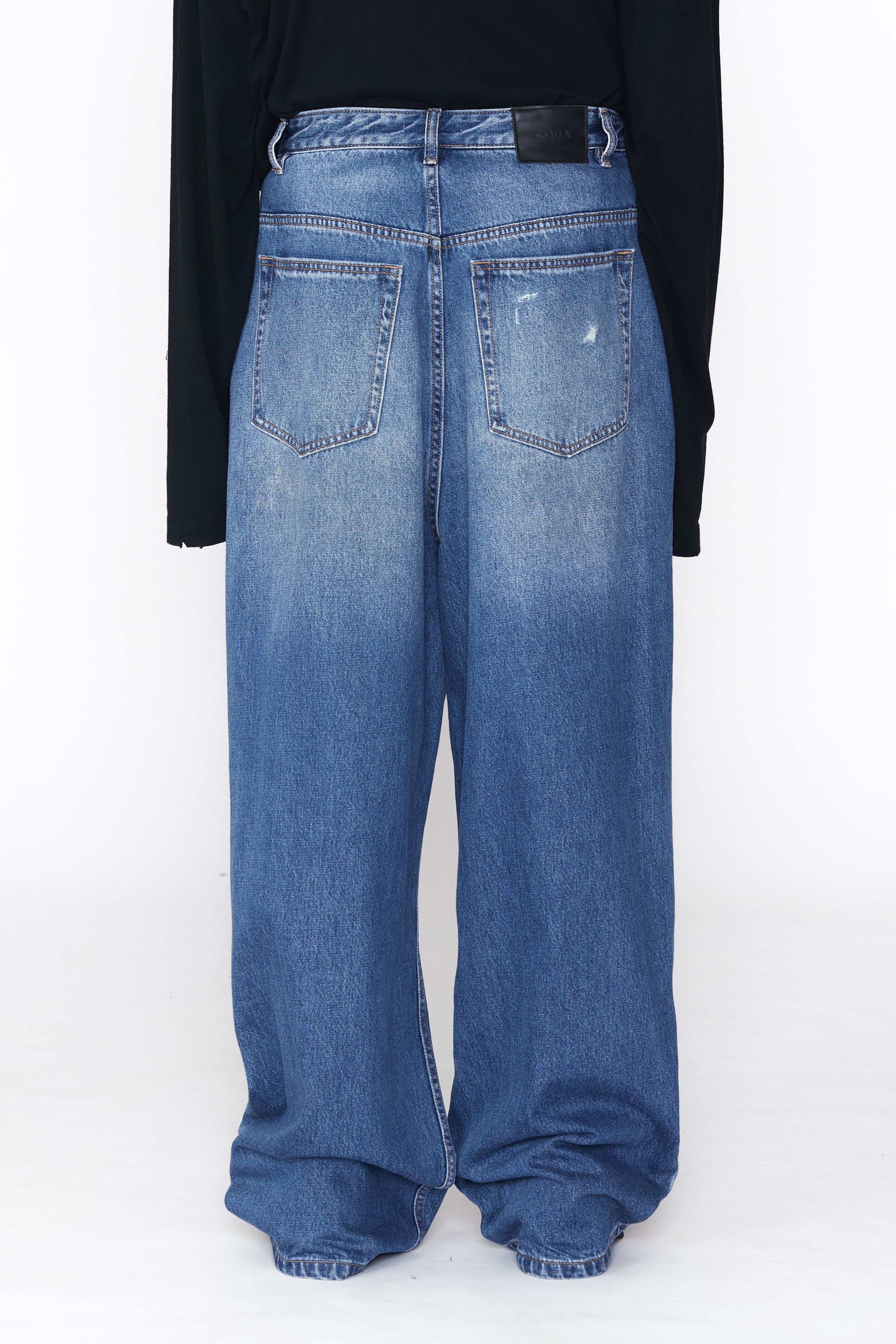 Load image into Gallery viewer, INDIGO WASHED CRUSHED EXTENDED CUT LUFT JEANS