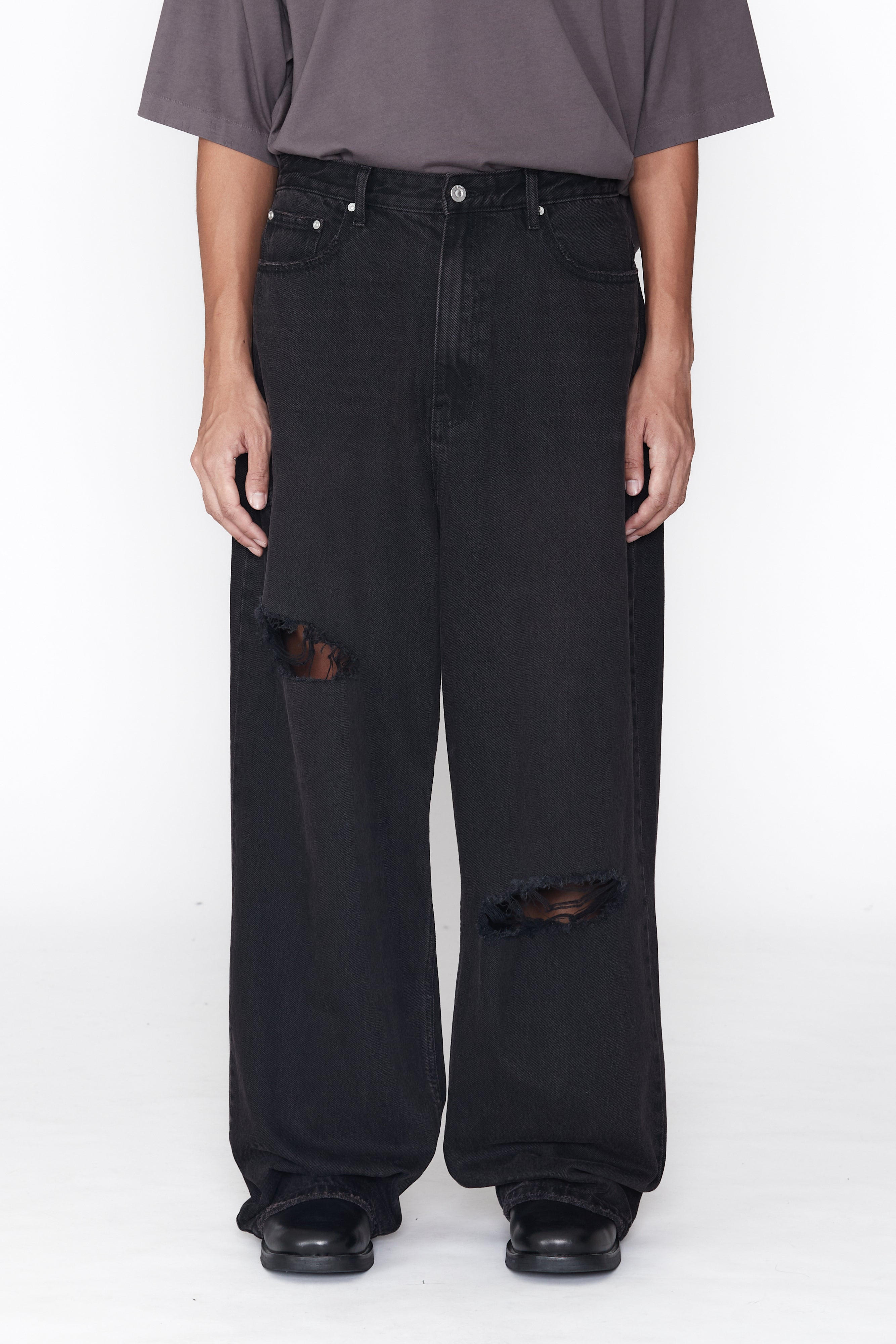 Load image into Gallery viewer, BLACK WASHED CRUSHED EXTENDED CUT LUFT JEANS