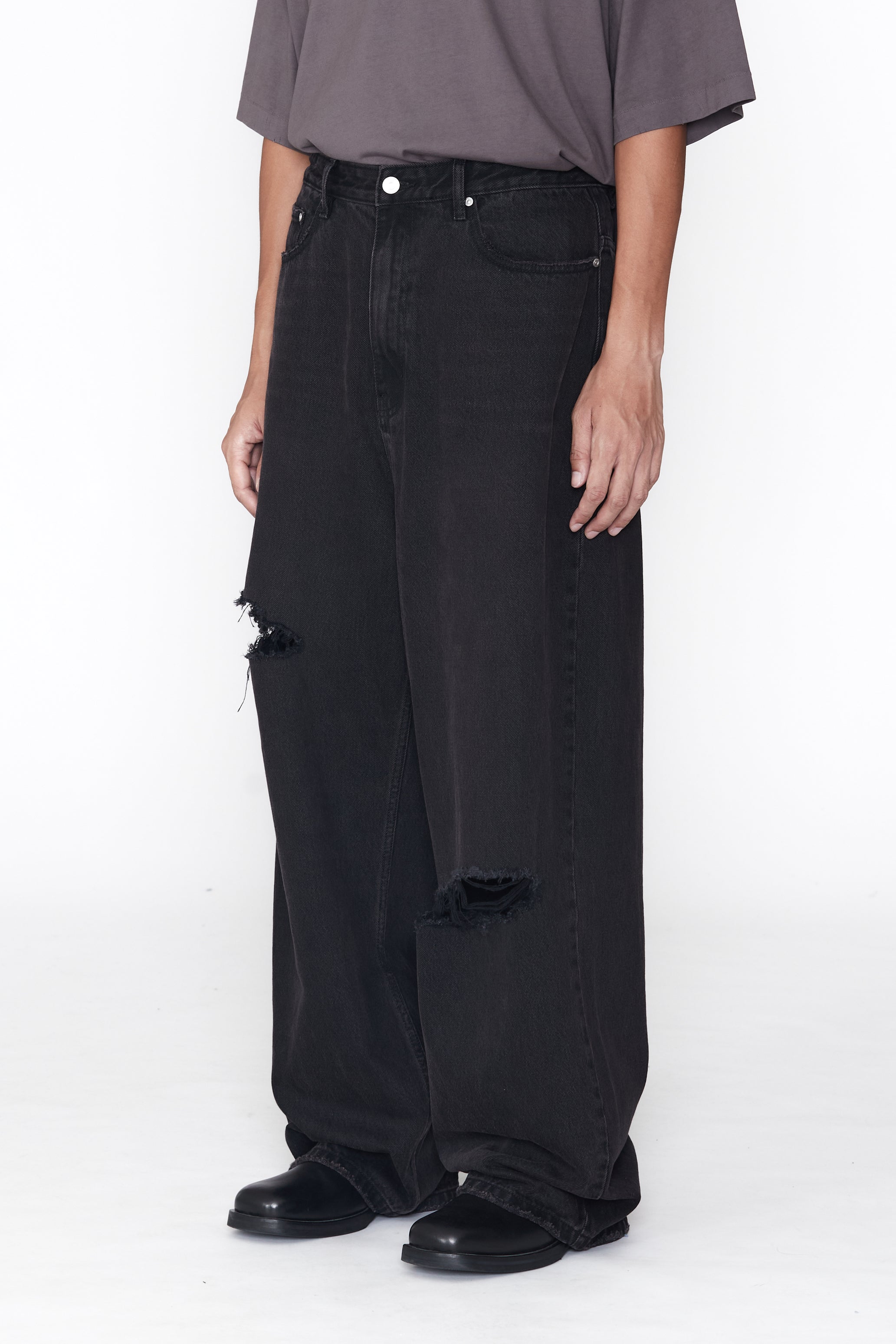 BLACK WASHED CRUSHED EXTENDED CUT LUFT JEANS