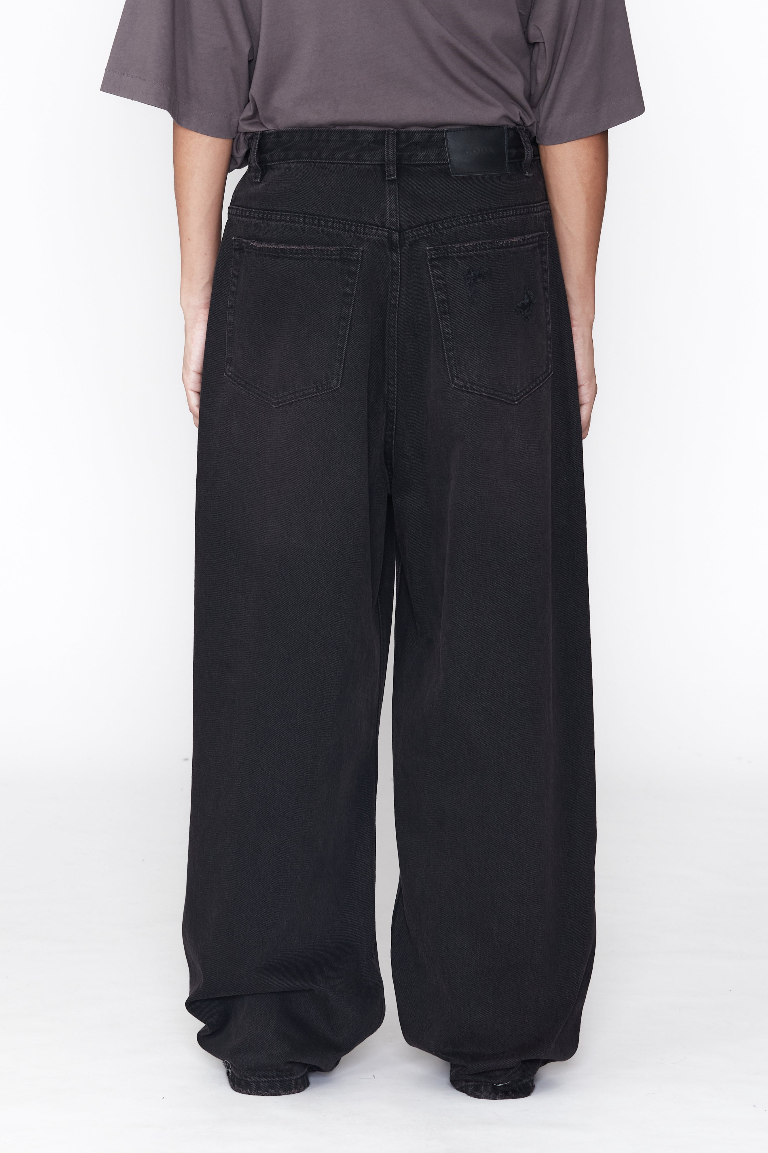 Load image into Gallery viewer, BLACK WASHED CRUSHED EXTENDED CUT LUFT JEANS