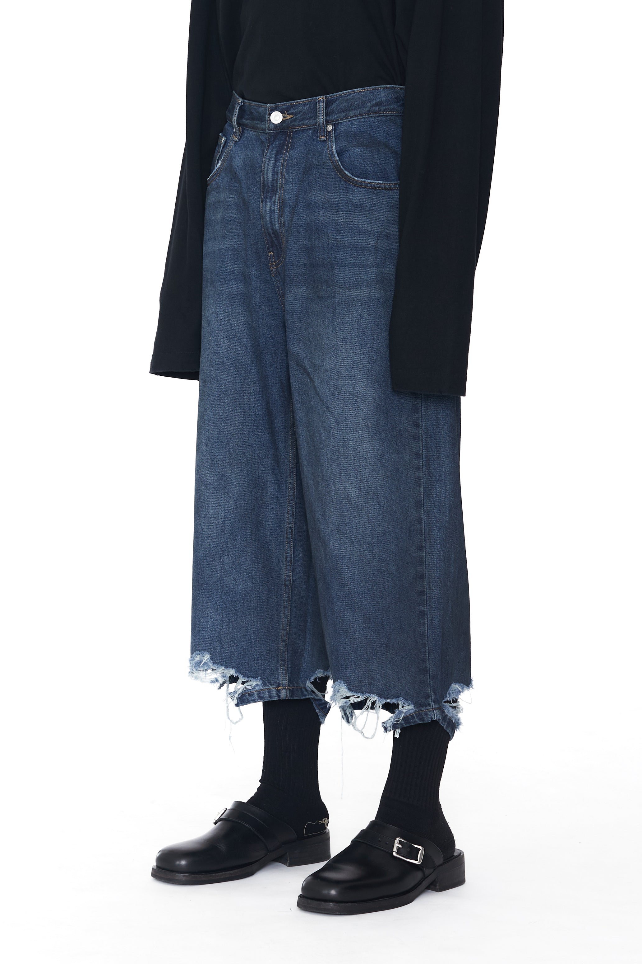 DIRTY INDIGO WASHED DESTROYED CUT OUT JEANS