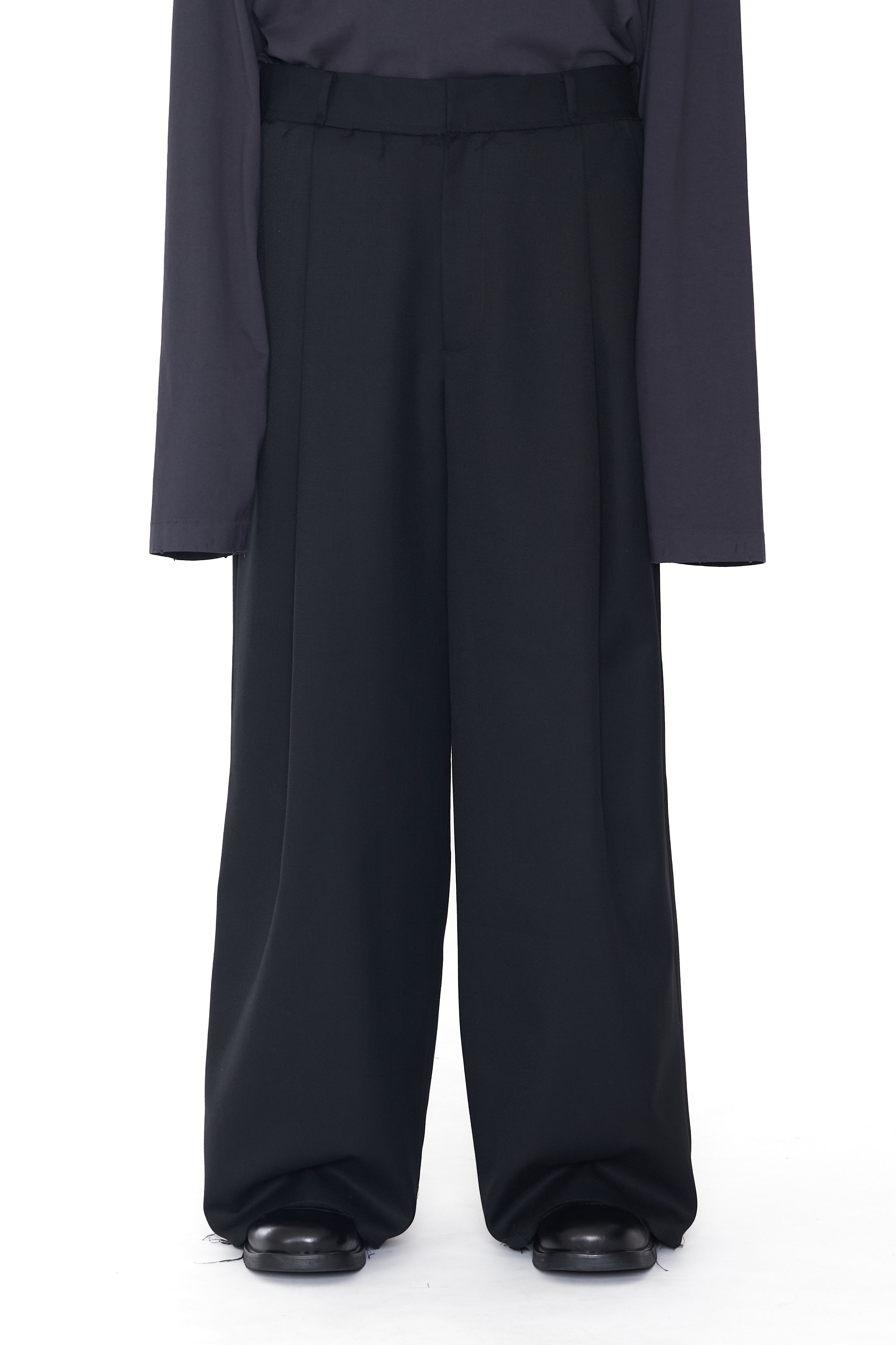 Load image into Gallery viewer, BLACK GABARDINE BREAK CUT PLEATED LARGO SLACK