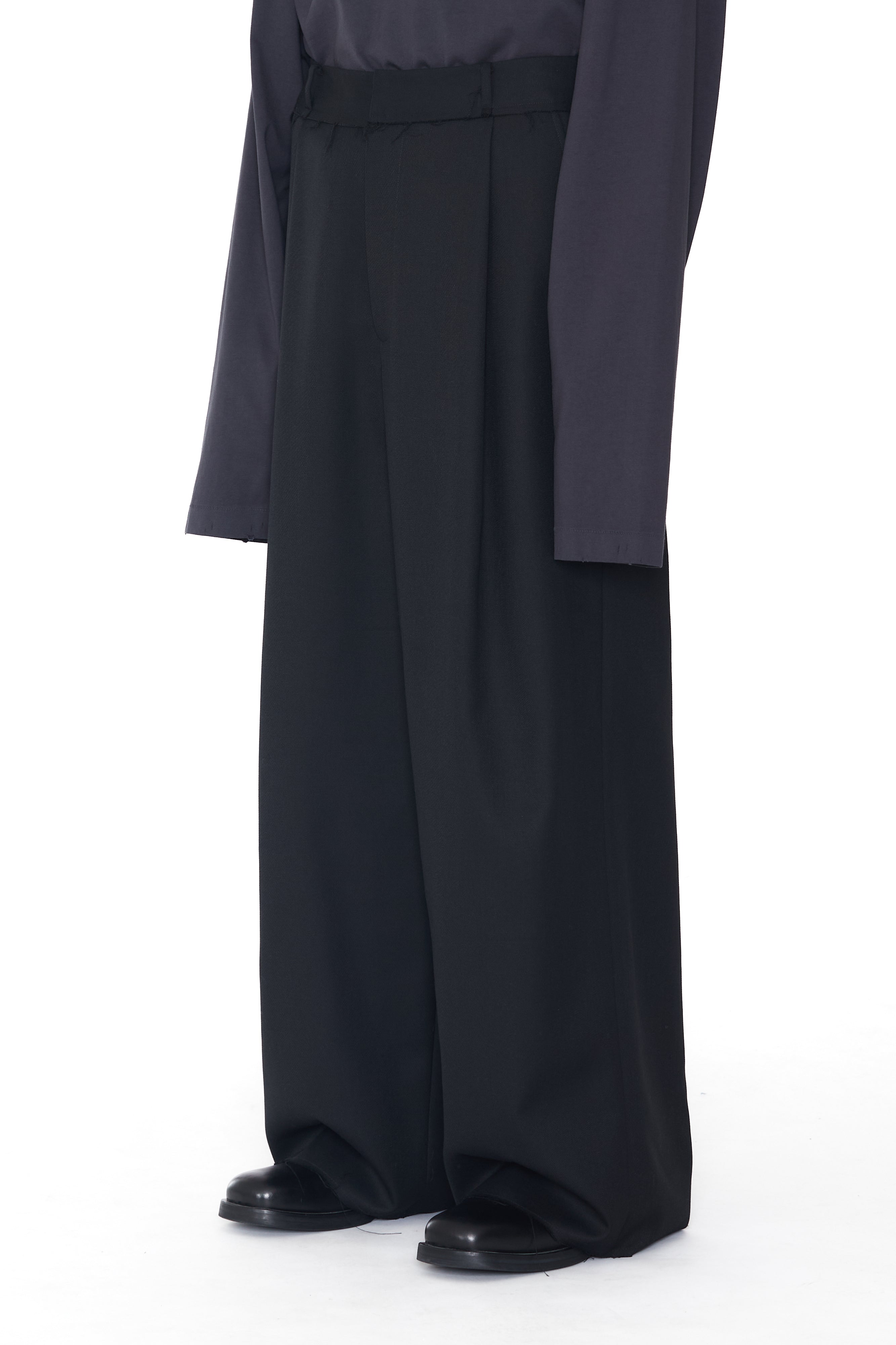 Load image into Gallery viewer, BLACK GABARDINE BREAK CUT PLEATED LARGO SLACK