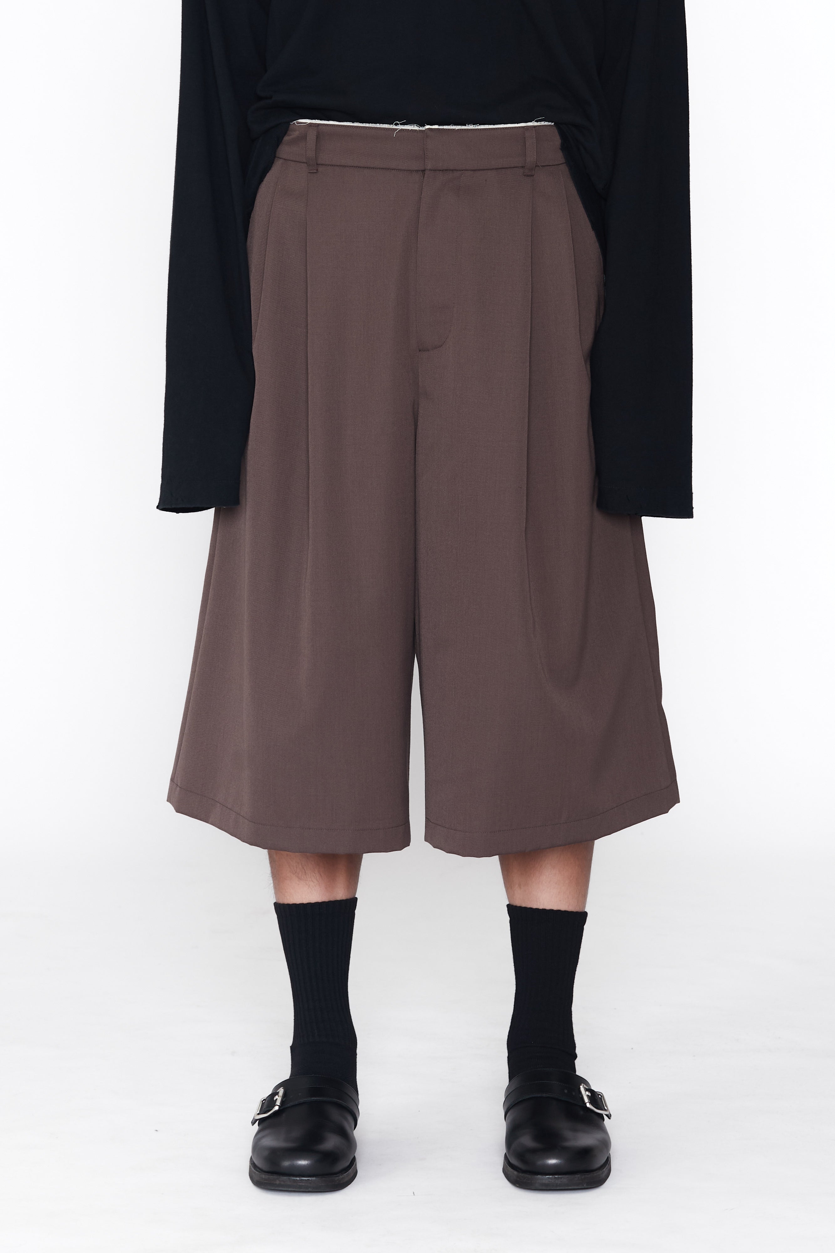 Load image into Gallery viewer, DUST BROWN GABARDINE DEVIATION WIDE CUT LARGO SHORTS