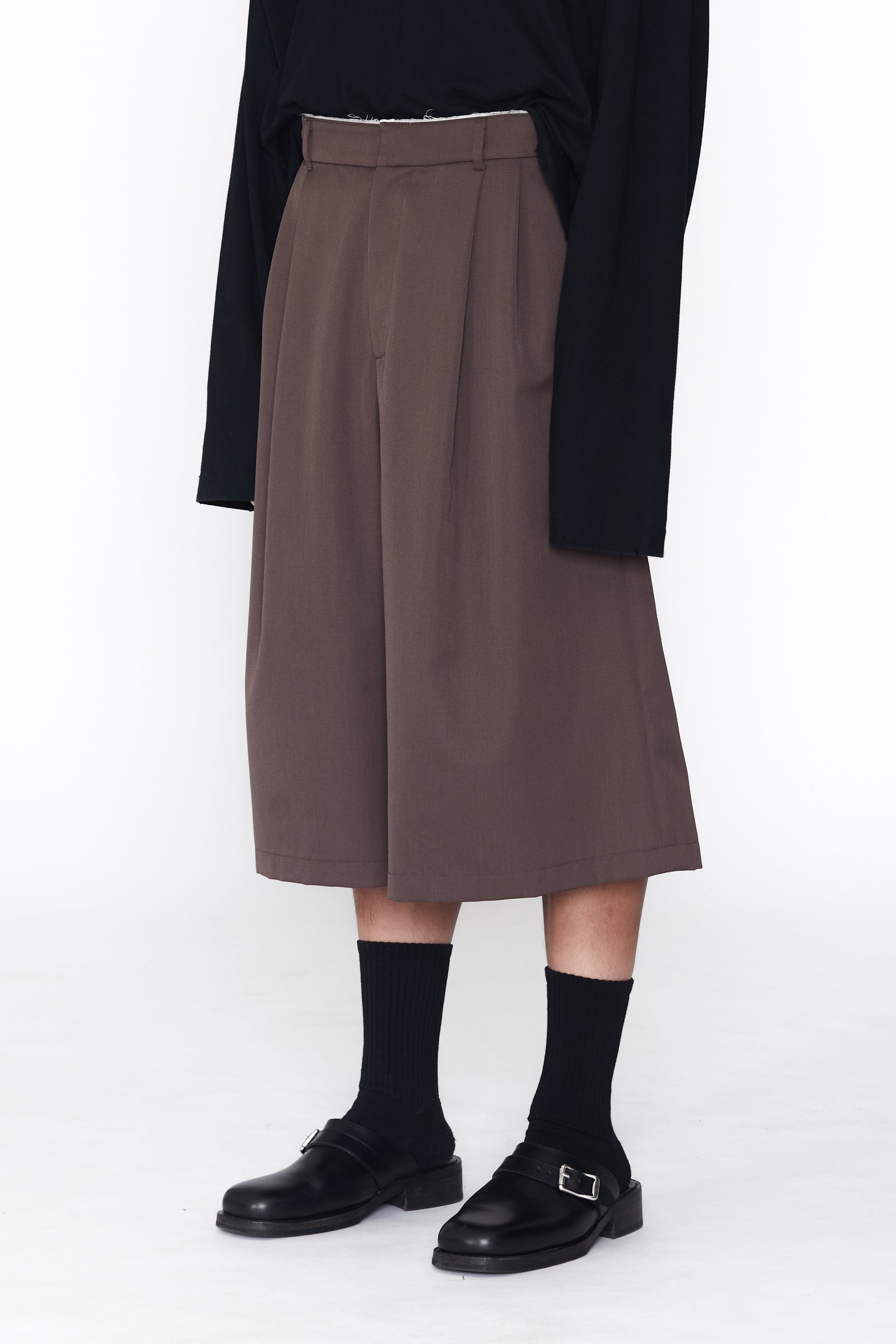 DUST BROWN GABARDINE DEVIATION WIDE CUT LARGO SHORTS