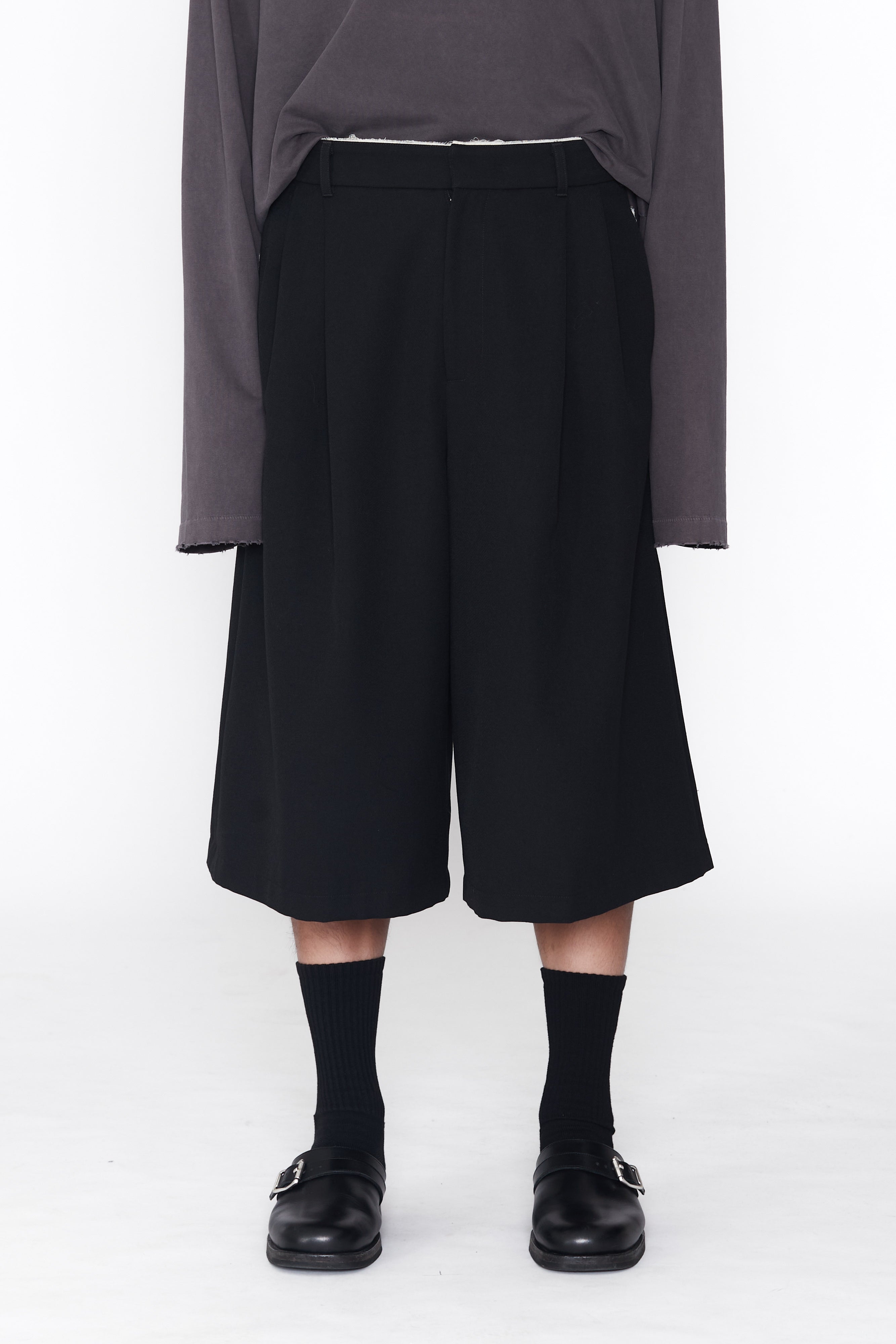 Load image into Gallery viewer, BLACK GABARDINE DEVIATION WIDE CUT LARGO SHORTS