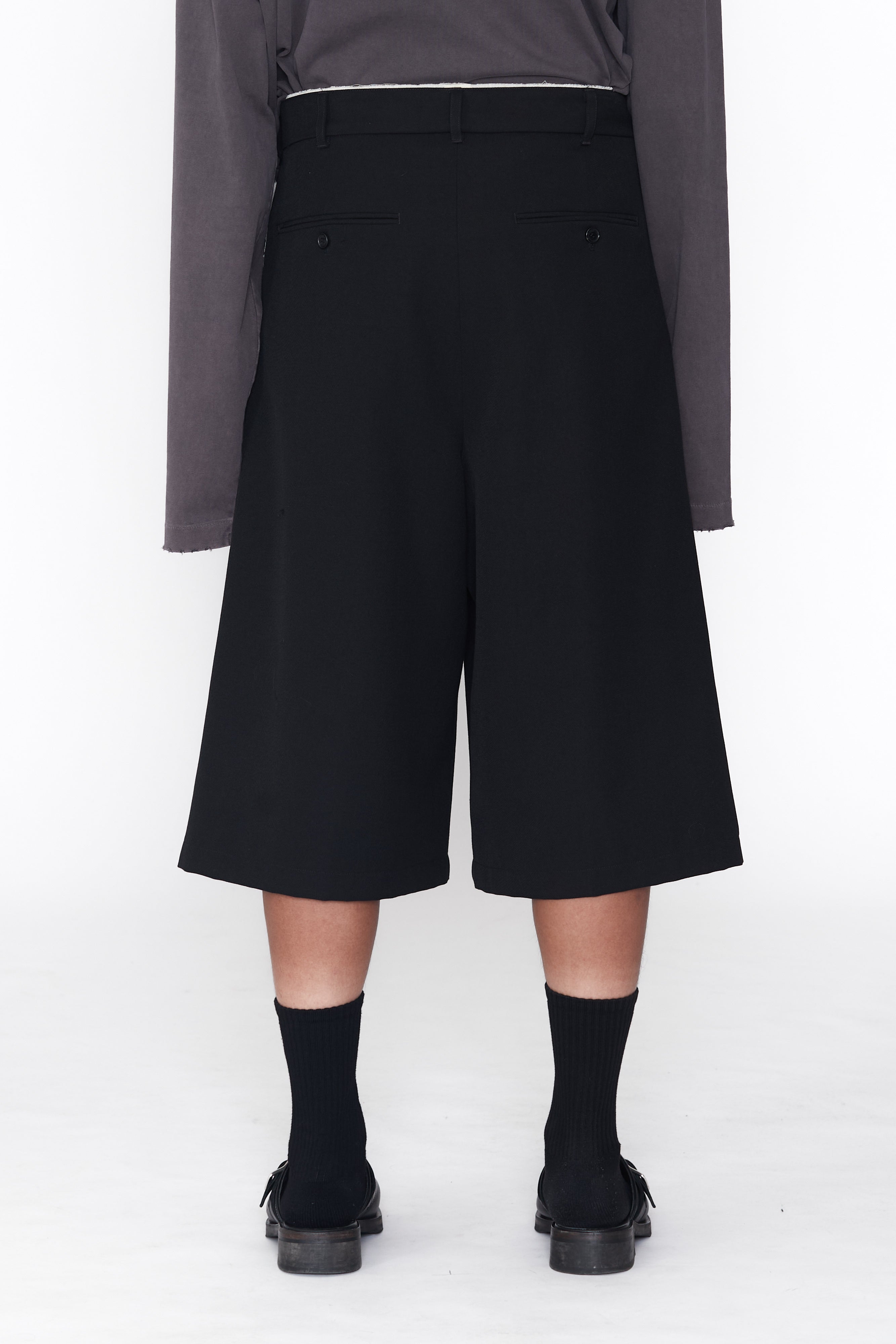 Load image into Gallery viewer, BLACK GABARDINE DEVIATION WIDE CUT LARGO SHORTS