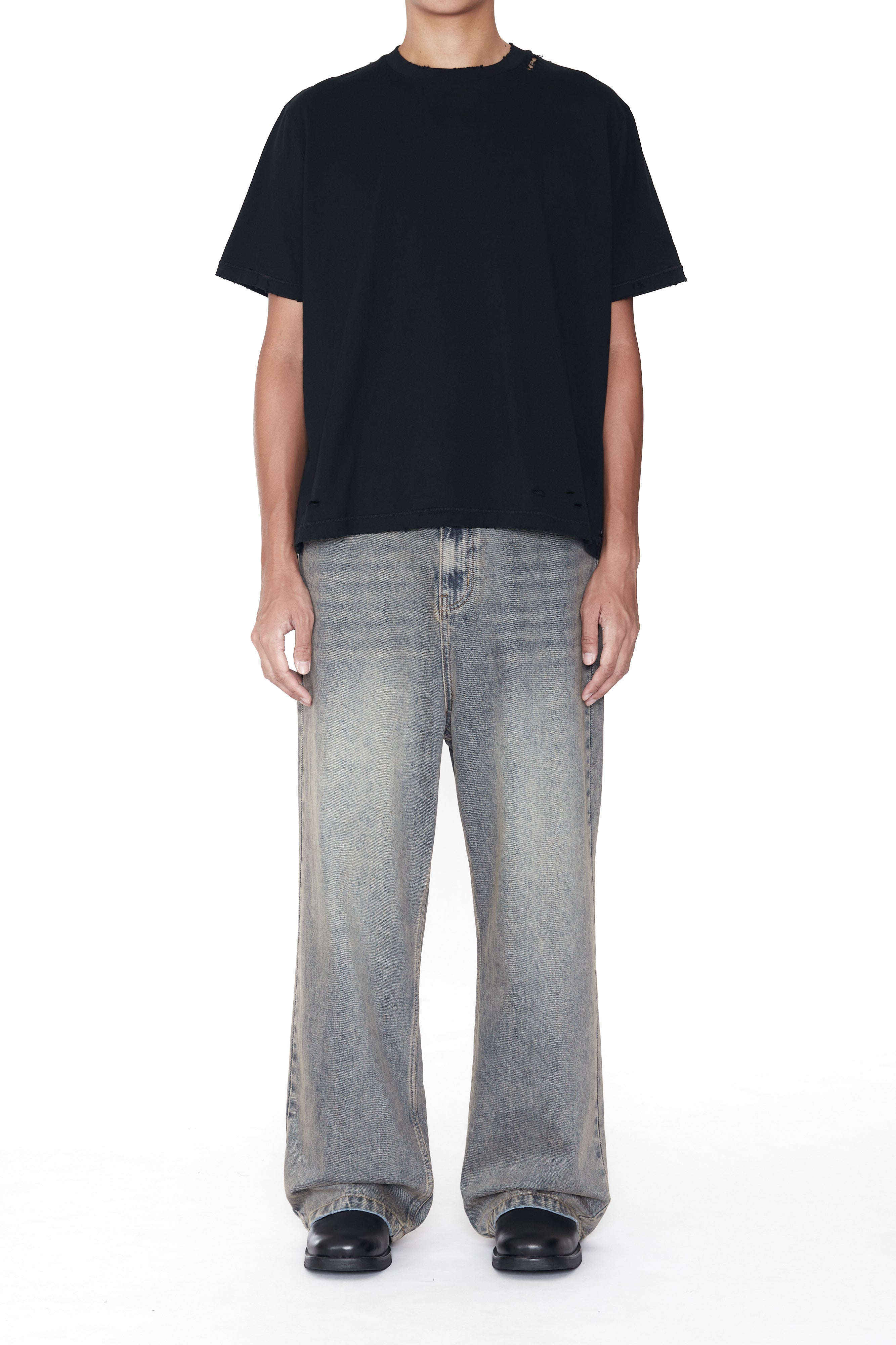 Load image into Gallery viewer, BLACK DAMAGED CROPPED SHORT SLEEVE T-SHIRT