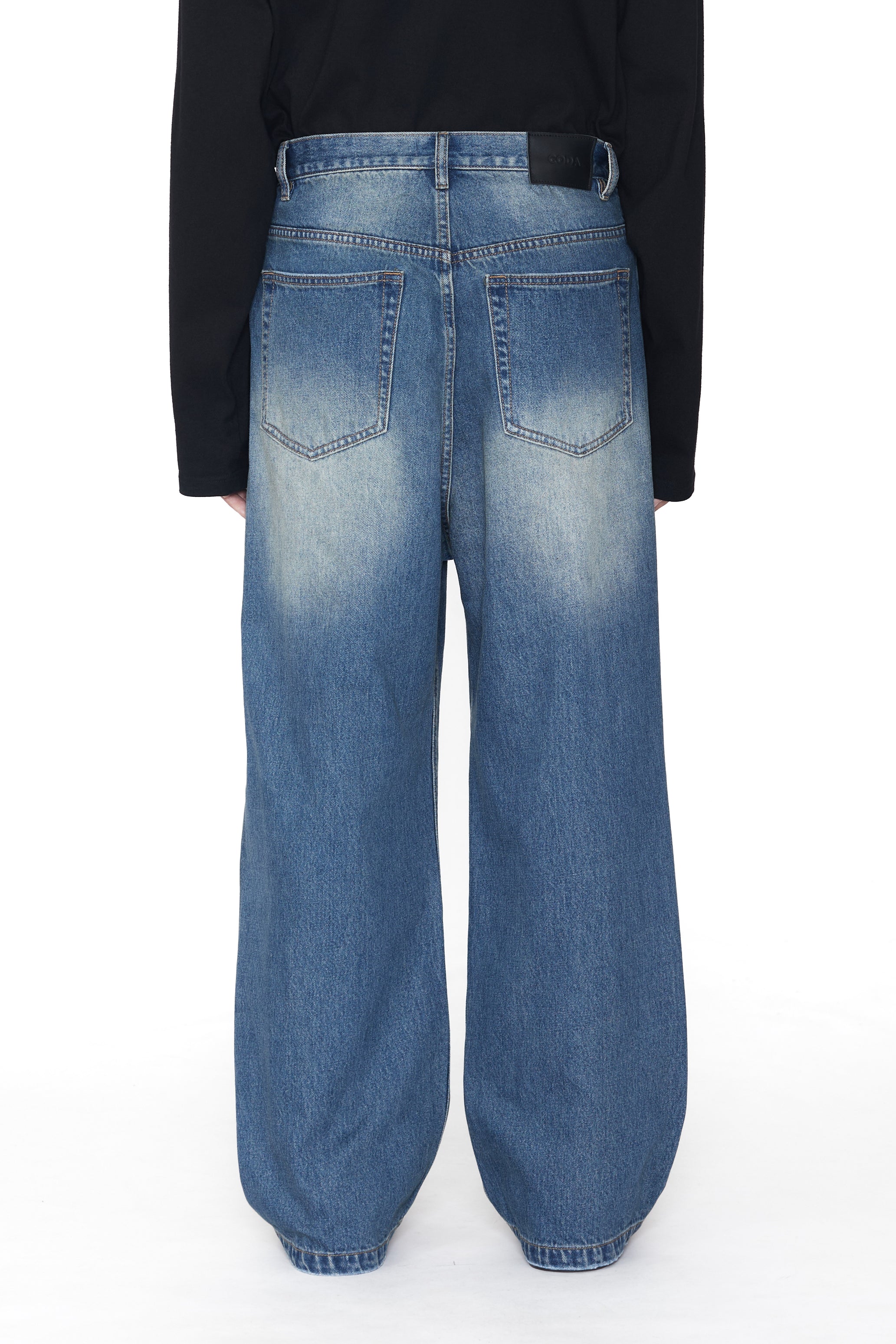 INDIGO WASHED DISTRESSED BREARK CUT STRAIGHT JEANS