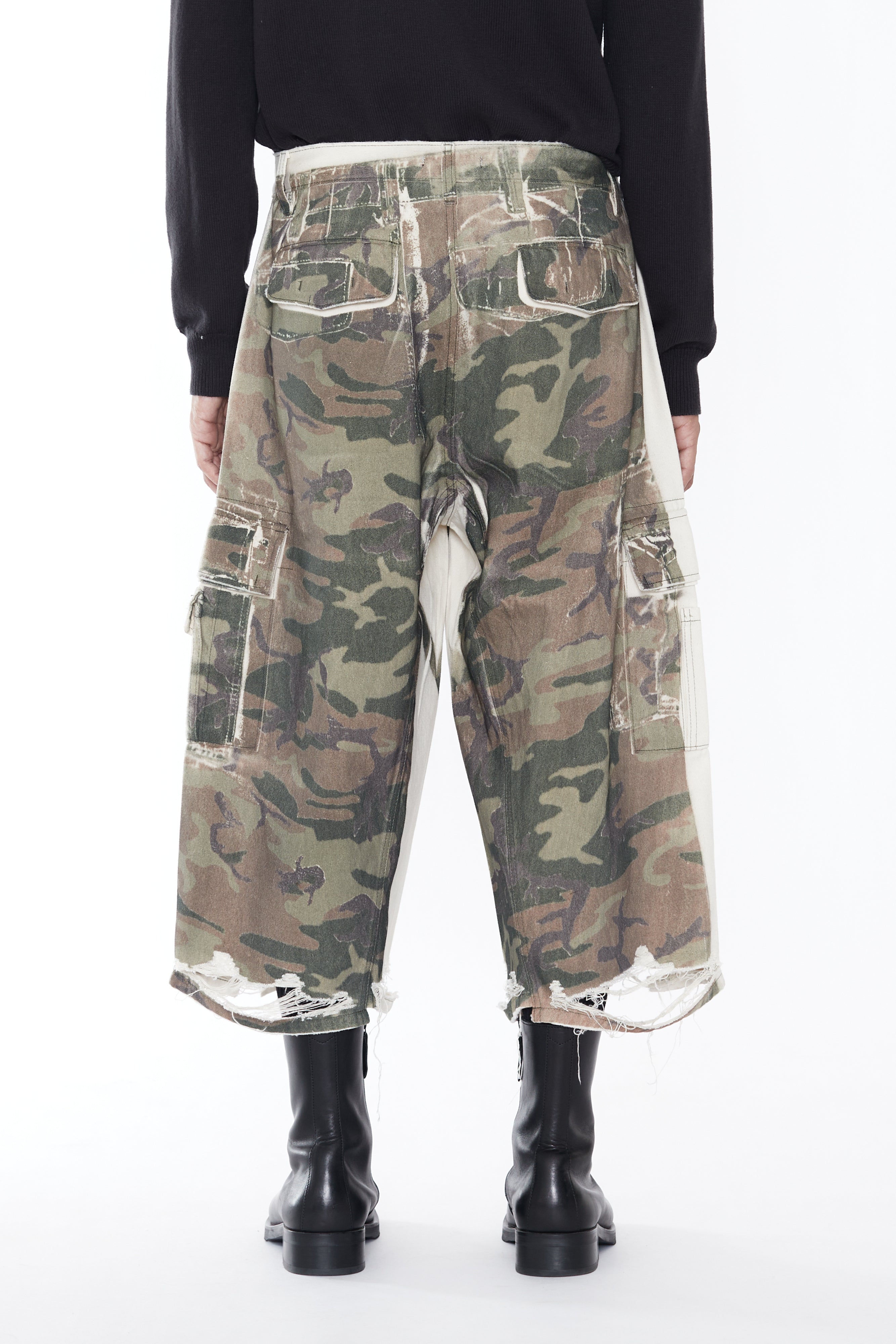 Load image into Gallery viewer, OFFSET CAMO DROPPED RECONSTRUCTED CARGO SHORTS