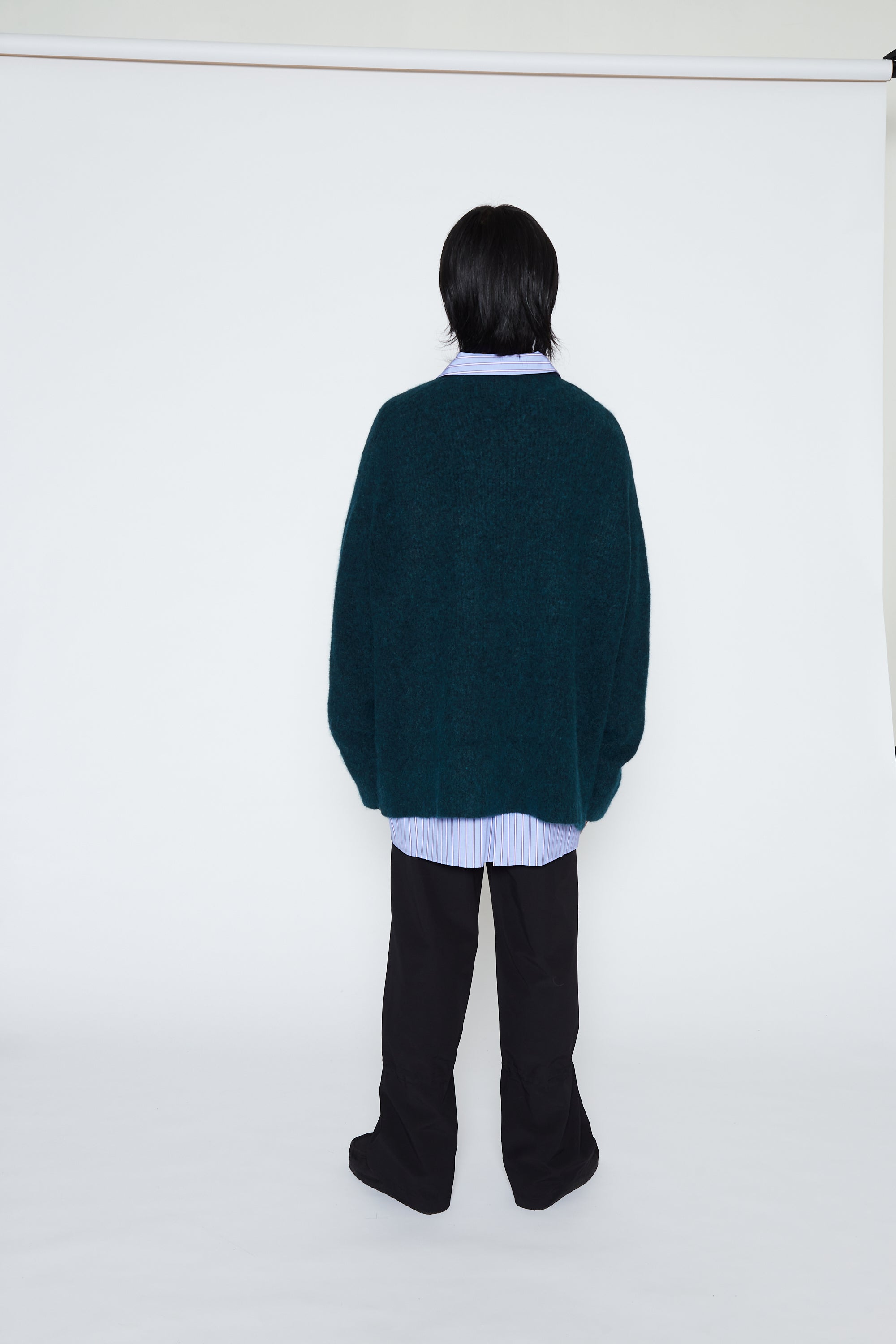 Load image into Gallery viewer, DARK GREEN BABY ALPACA MOHAIR CABIN V-NECK SWEATER