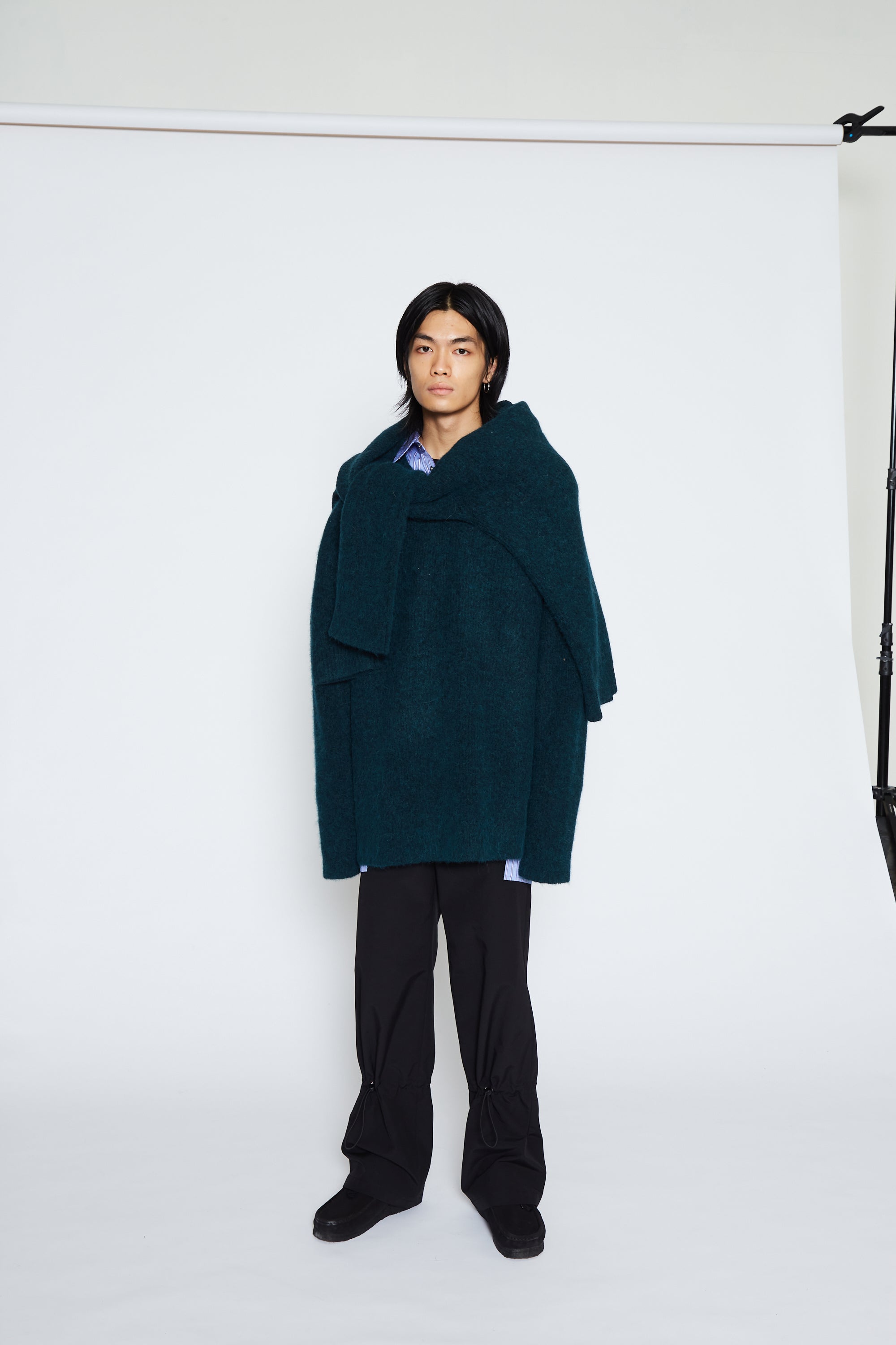 Load image into Gallery viewer, DARK GREEN BABY ALPACA MOHAIR CABIN V-NECK SWEATER