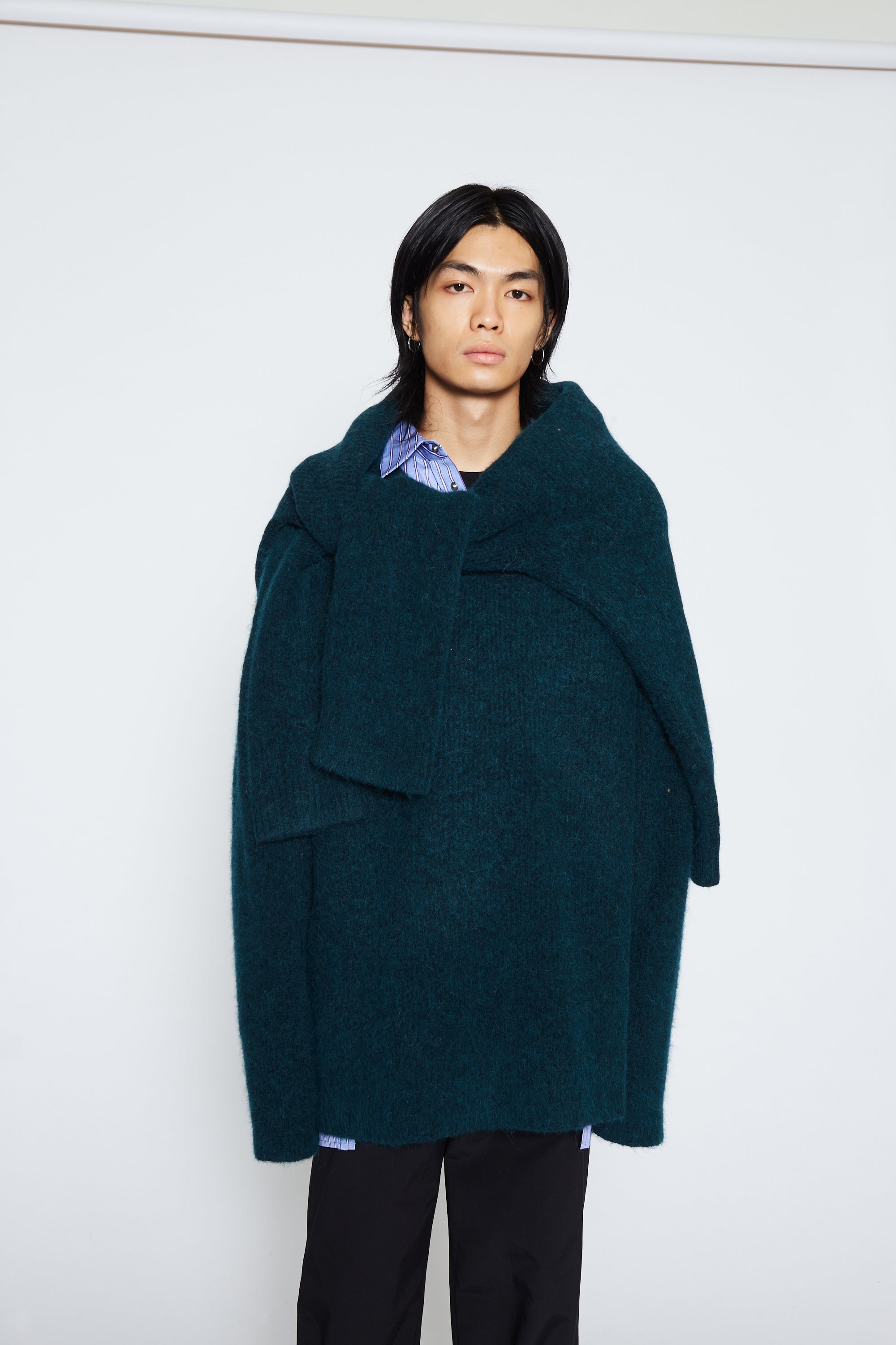 Load image into Gallery viewer, DARK GREEN BABY ALPACA MOHAIR CABIN V-NECK SWEATER