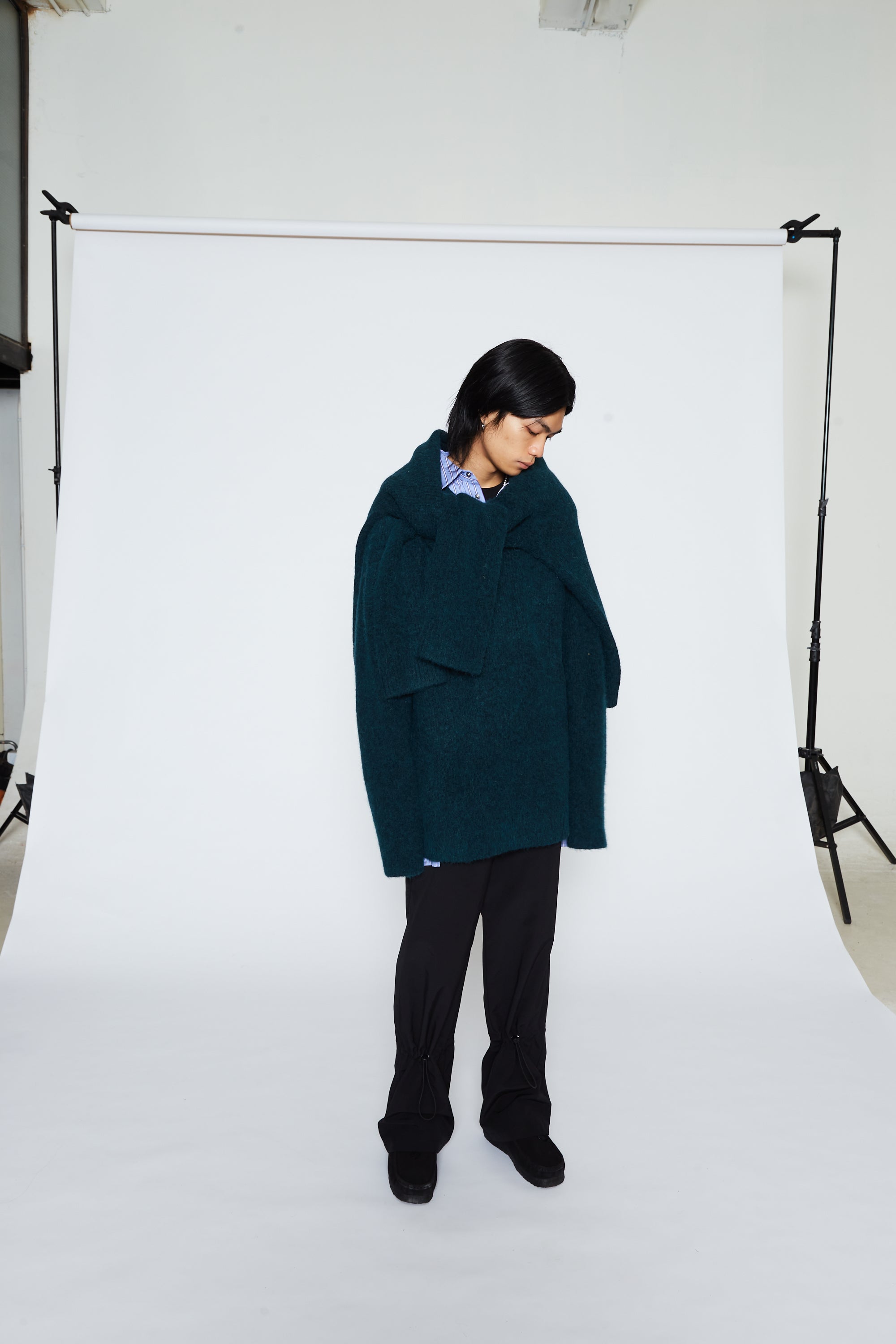 Load image into Gallery viewer, DARK GREEN BABY ALPACA MOHAIR CABIN V-NECK SWEATER