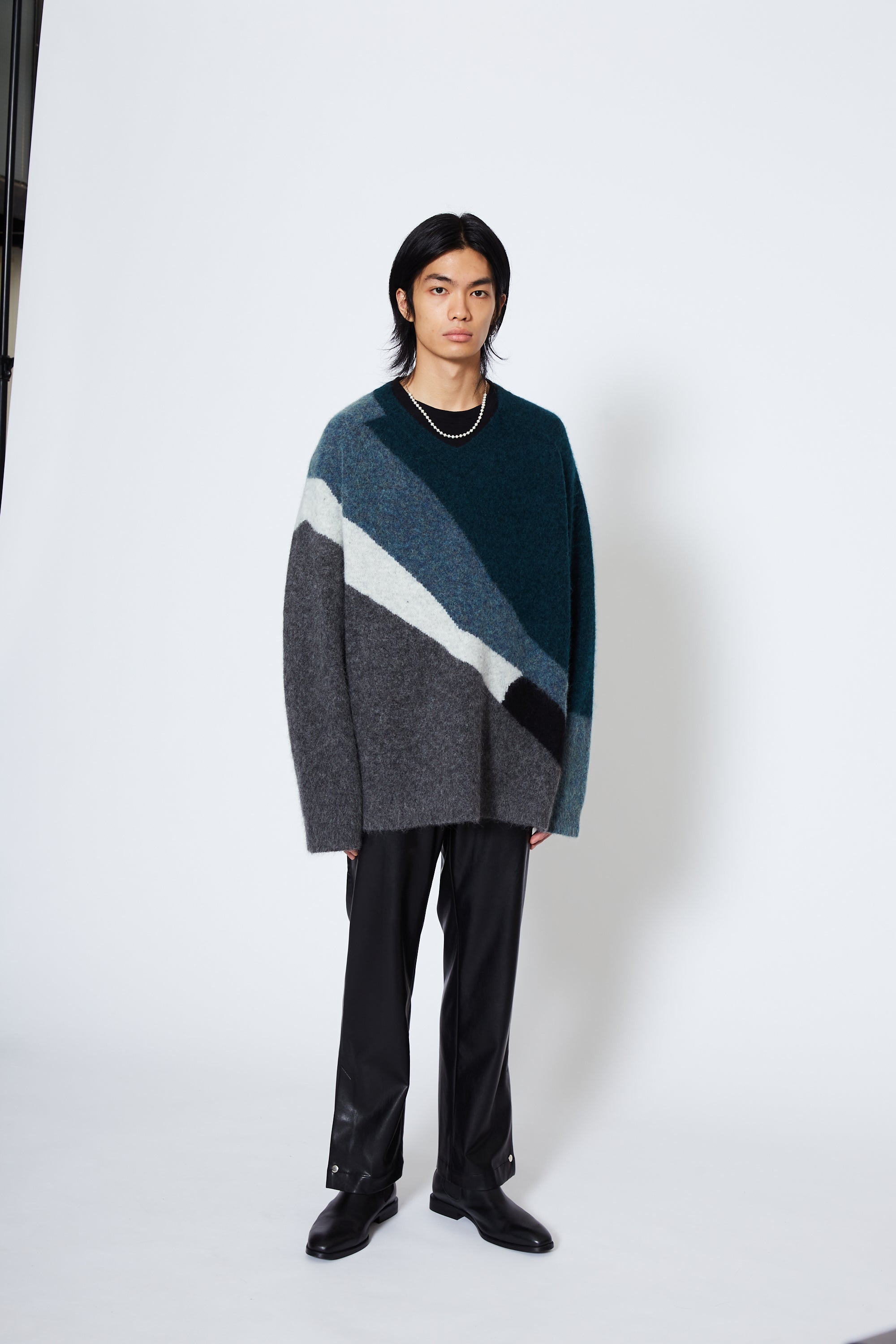 PATTERN BABY ALPACA MOHAIR CABIN V-NECK SWEATER