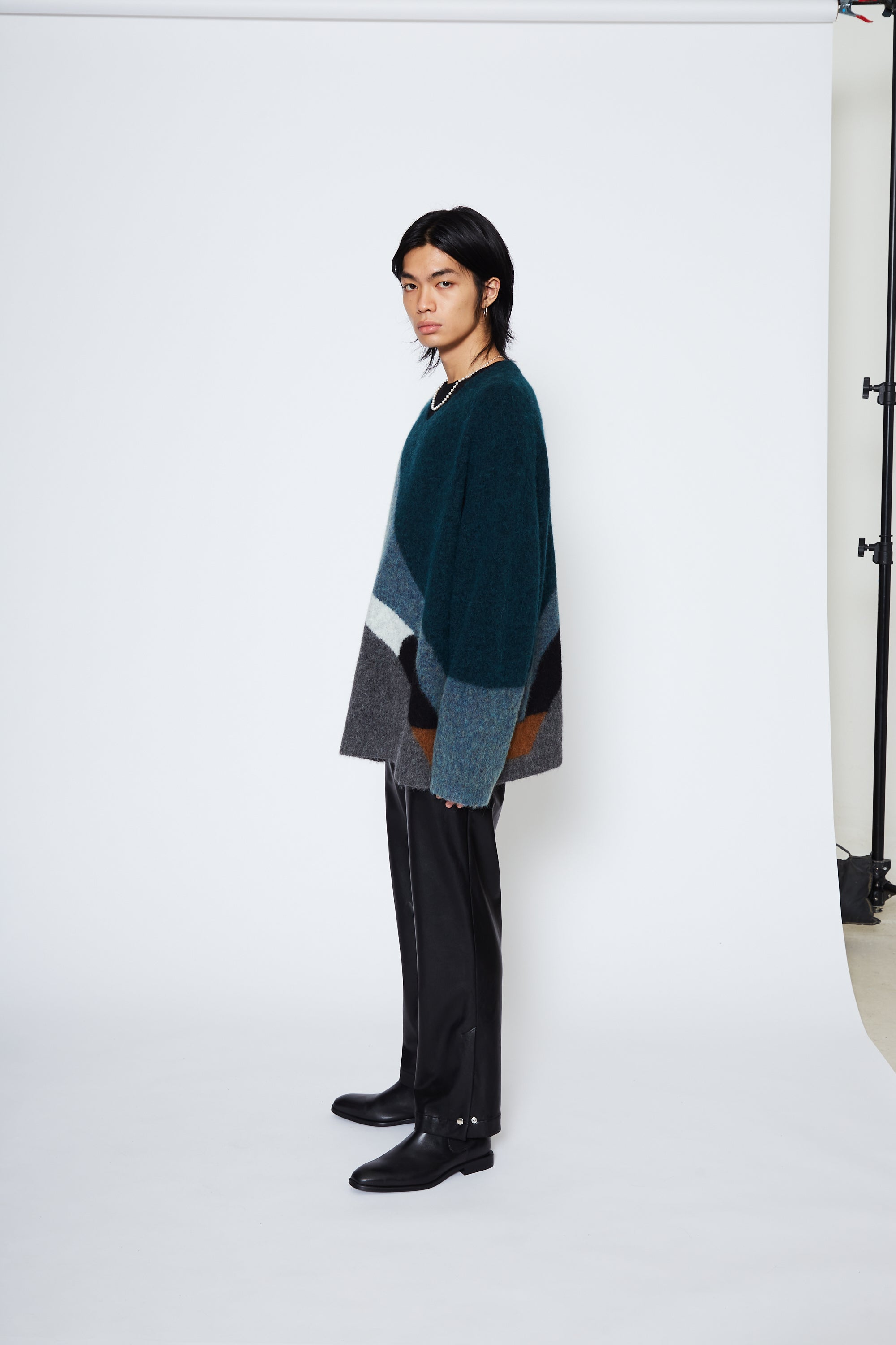 Load image into Gallery viewer, PATTERN BABY ALPACA MOHAIR CABIN V-NECK SWEATER