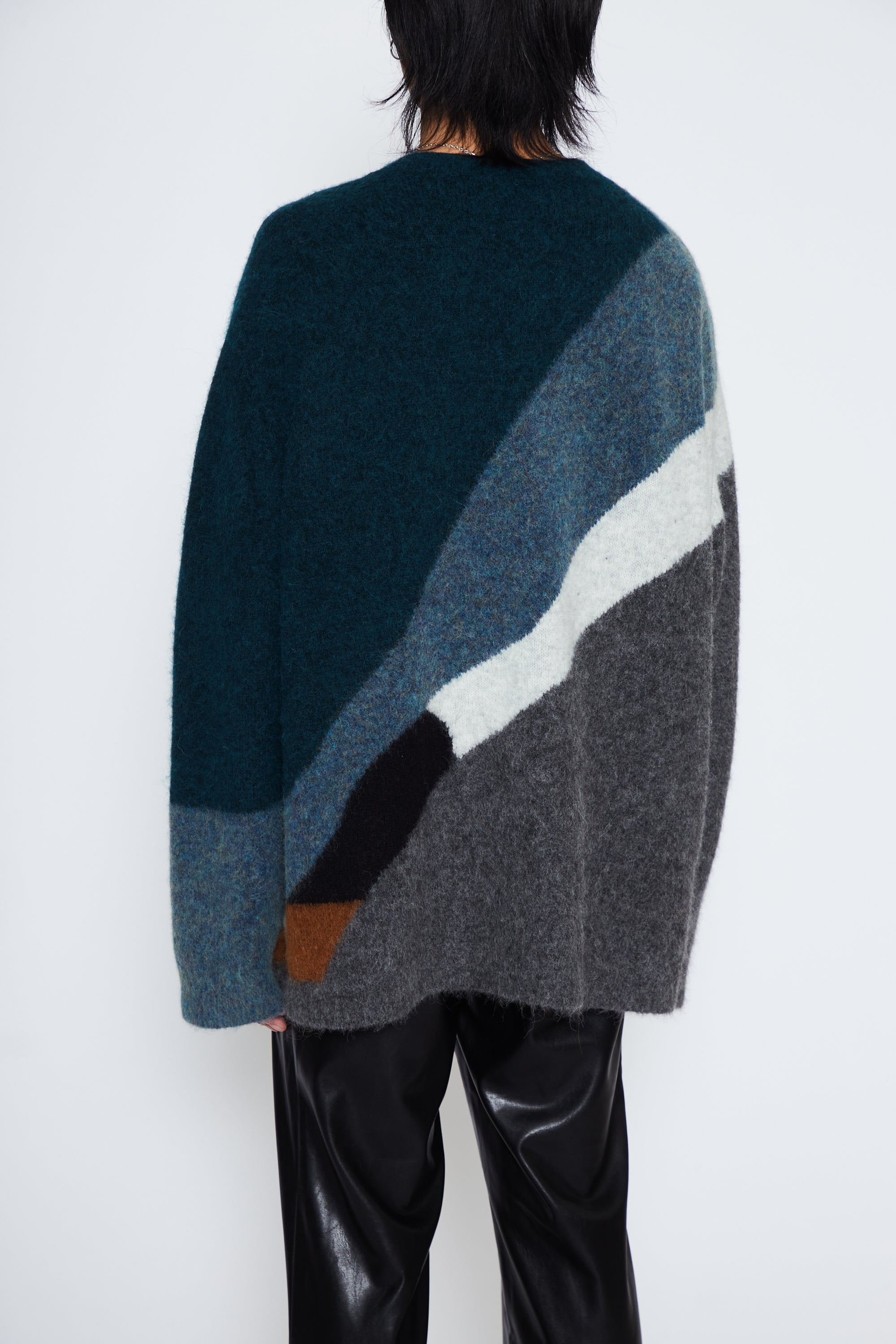 PATTERN BABY ALPACA MOHAIR CABIN V-NECK SWEATER