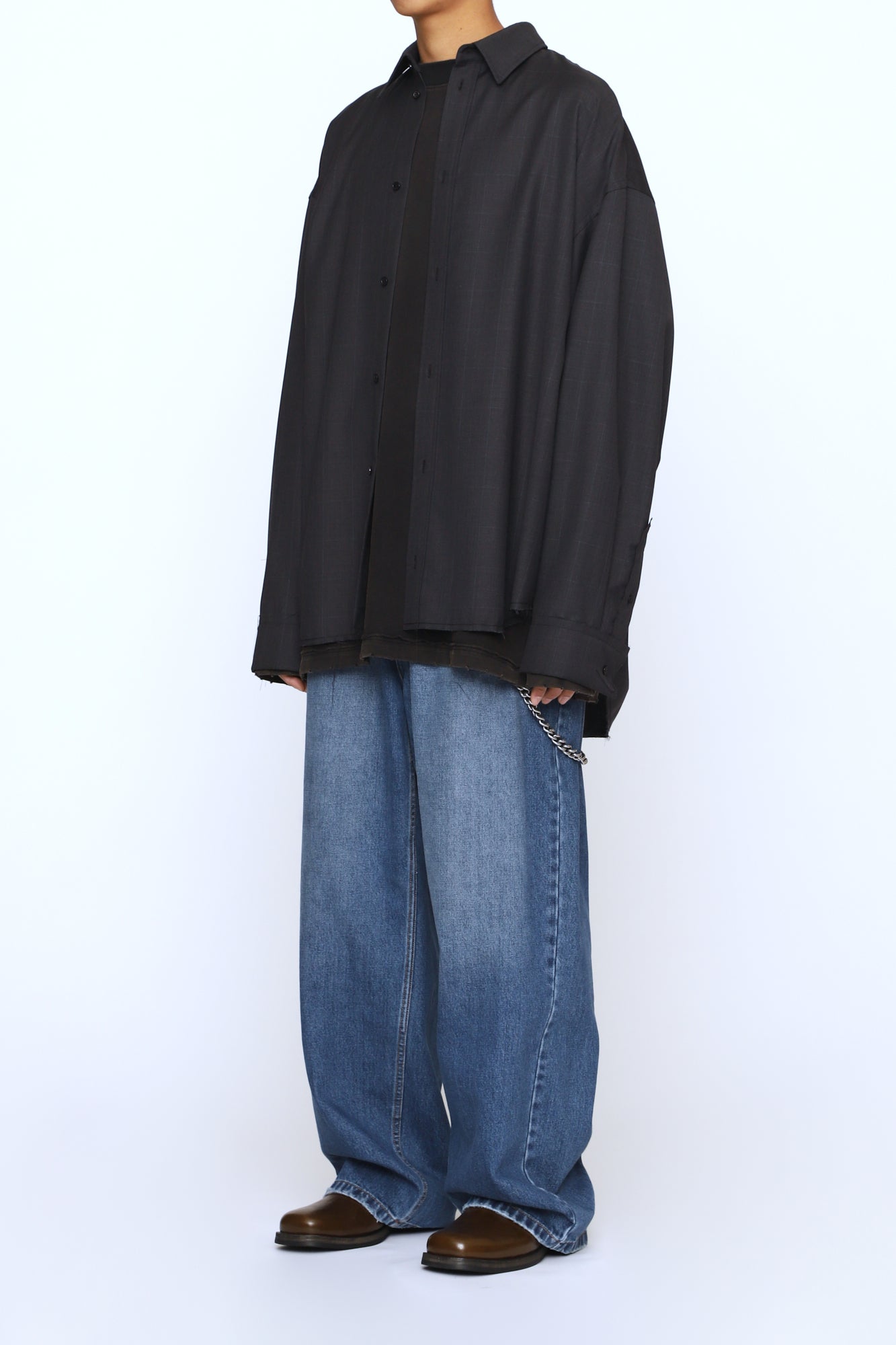 INDIGO WASHED DISTRESSED EXTENDED CUT LUFT JEANS