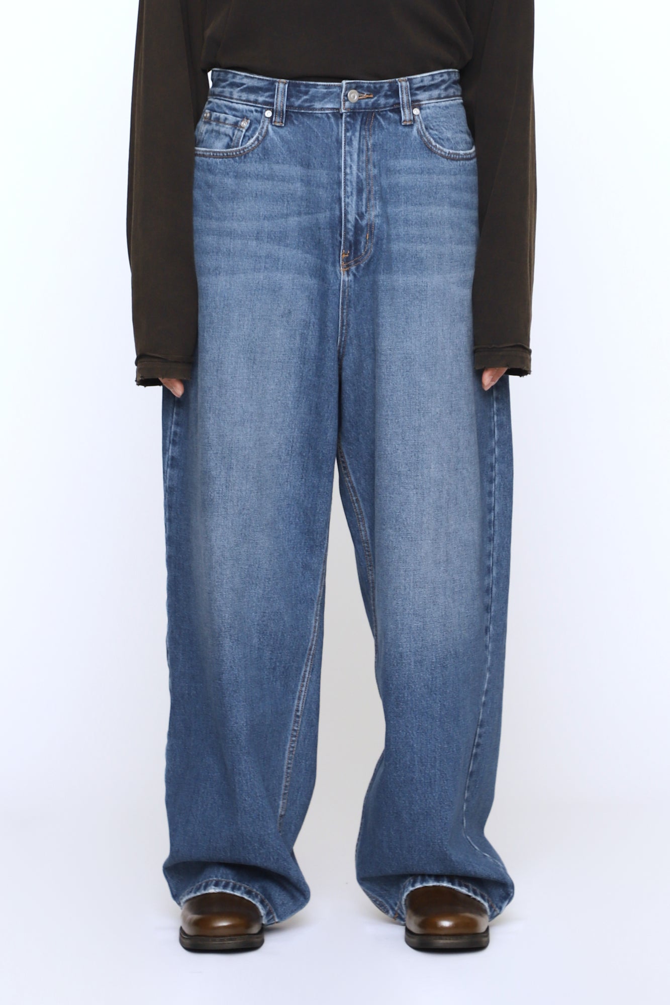 Load image into Gallery viewer, INDIGO WASHED DISTRESSED EXTENDED CUT LUFT JEANS