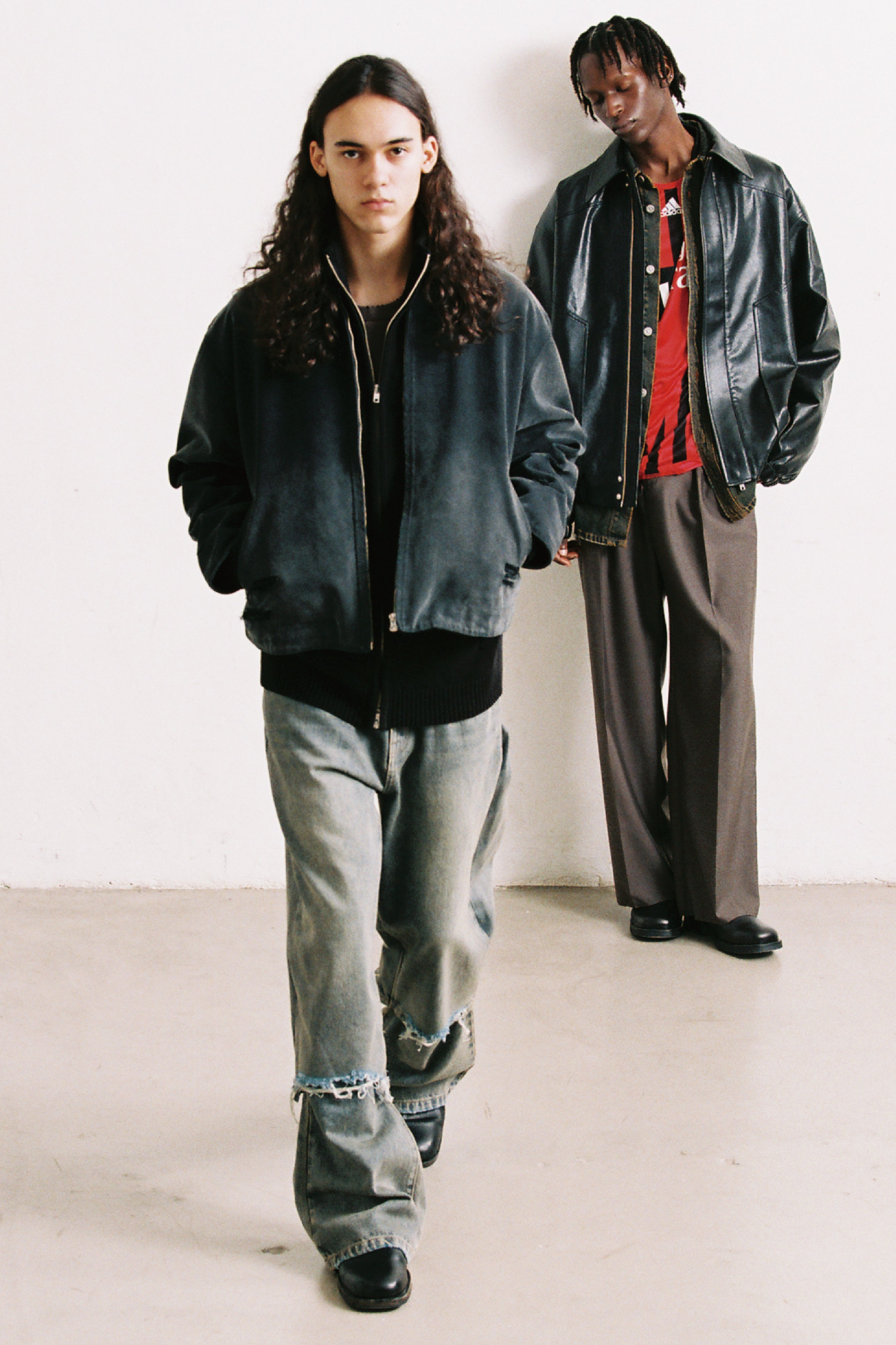 Load image into Gallery viewer, FADED BLACK DAMAGED CANVAS CREW JACKET
