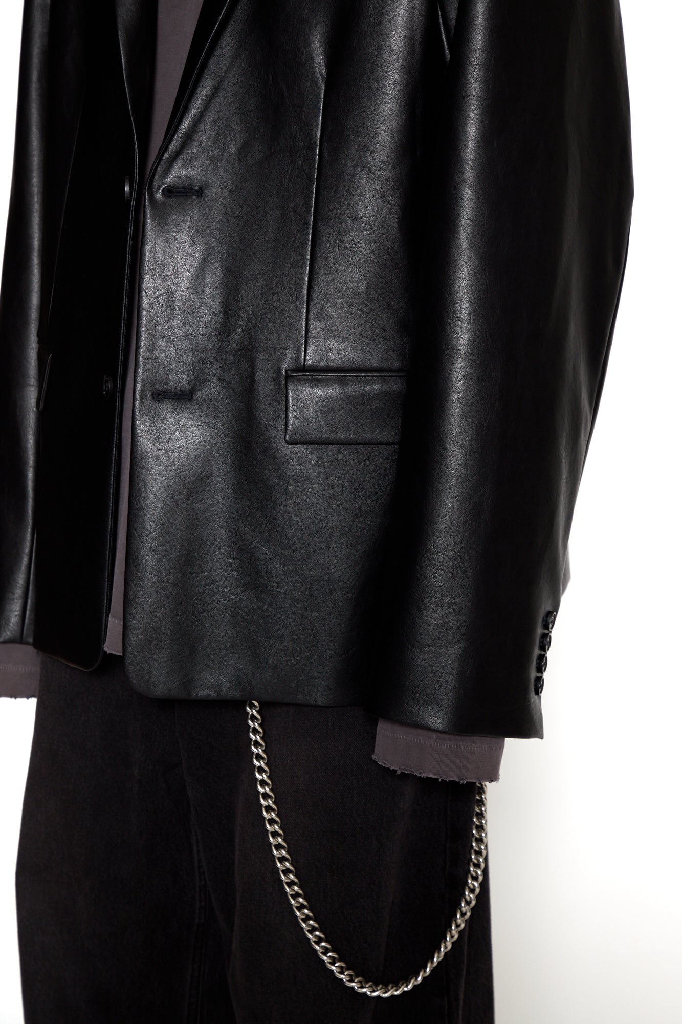 Load image into Gallery viewer, BLACK SYNTHETIC LEATHER OVERSIZED LARGO BLAZER
