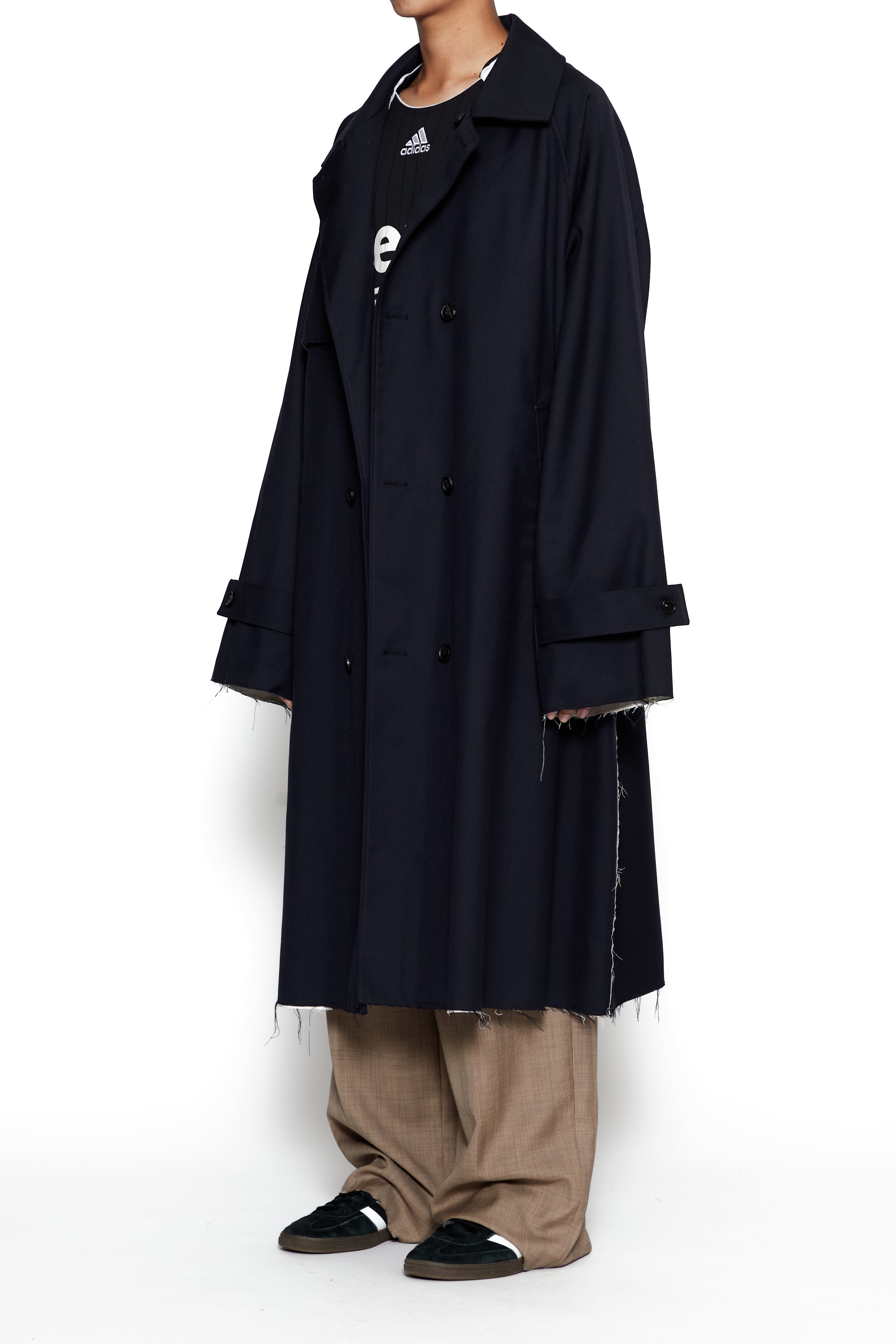 Load image into Gallery viewer, NAVY WOOL OVERSIZED RAW EDGES DEVIATION COAT
