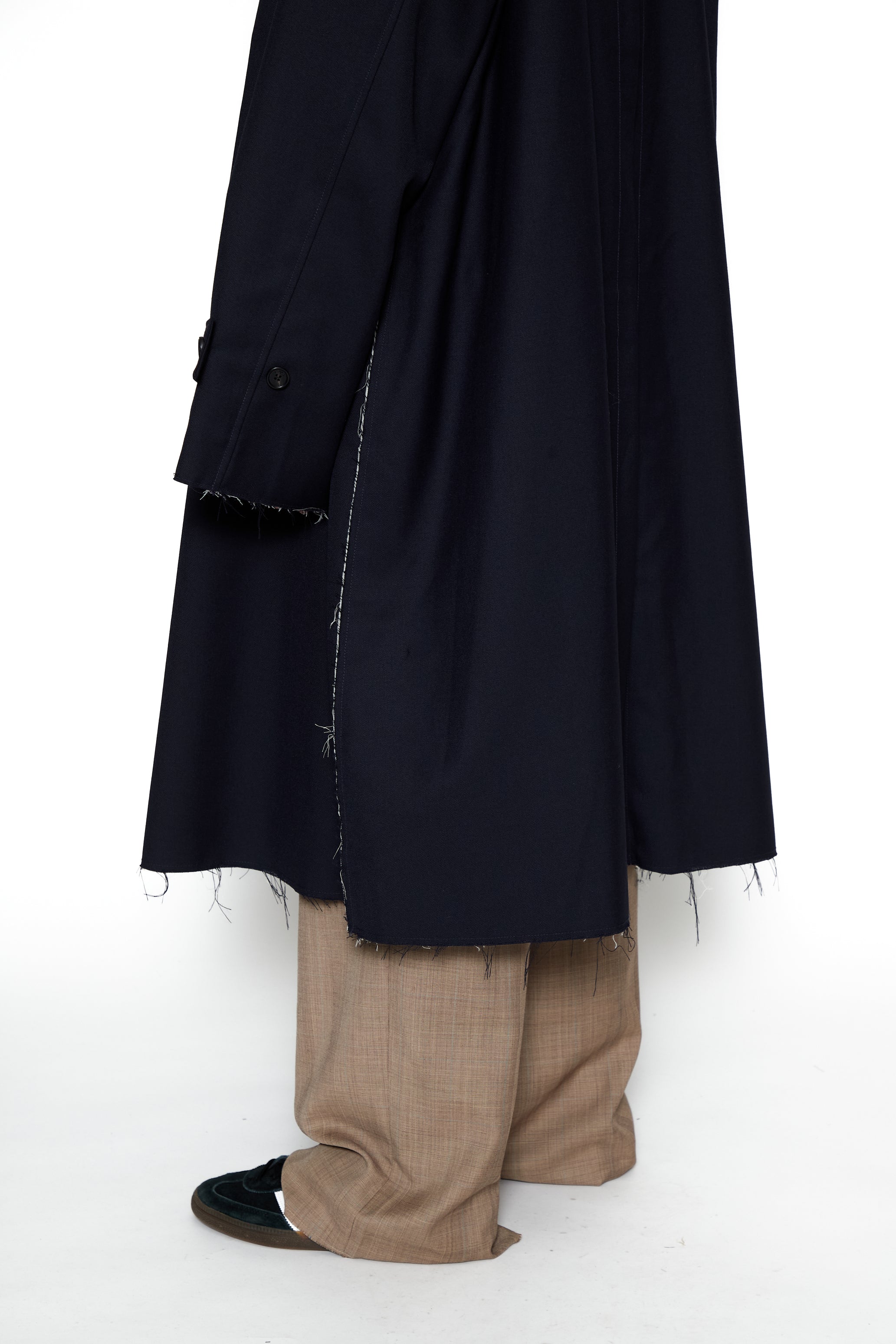 NAVY WOOL OVERSIZED RAW EDGES DEVIATION COAT