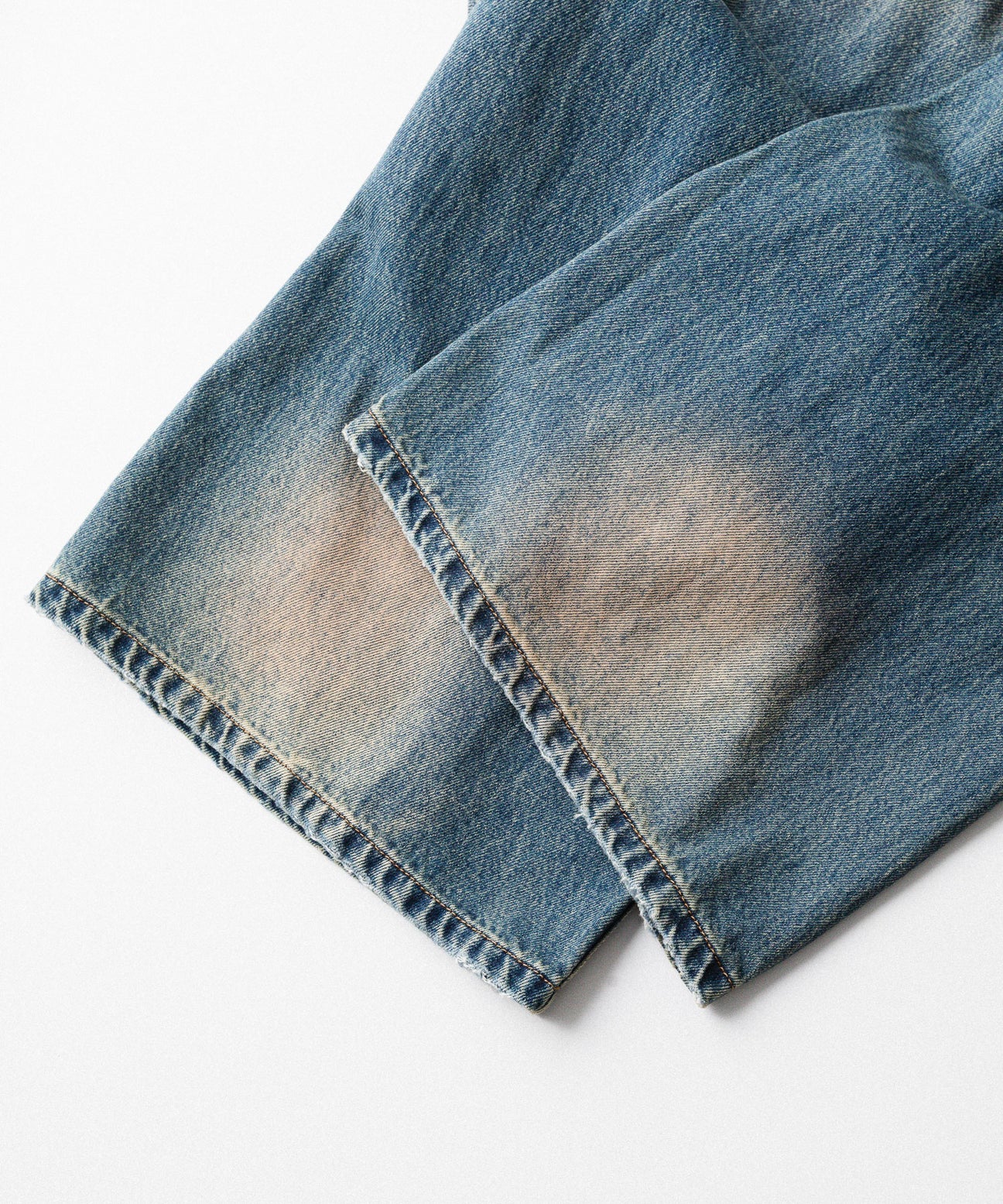 Load image into Gallery viewer, FADED DIRTY INDIGO WASHED BREAK CUT WIDE FLARED JEANS

