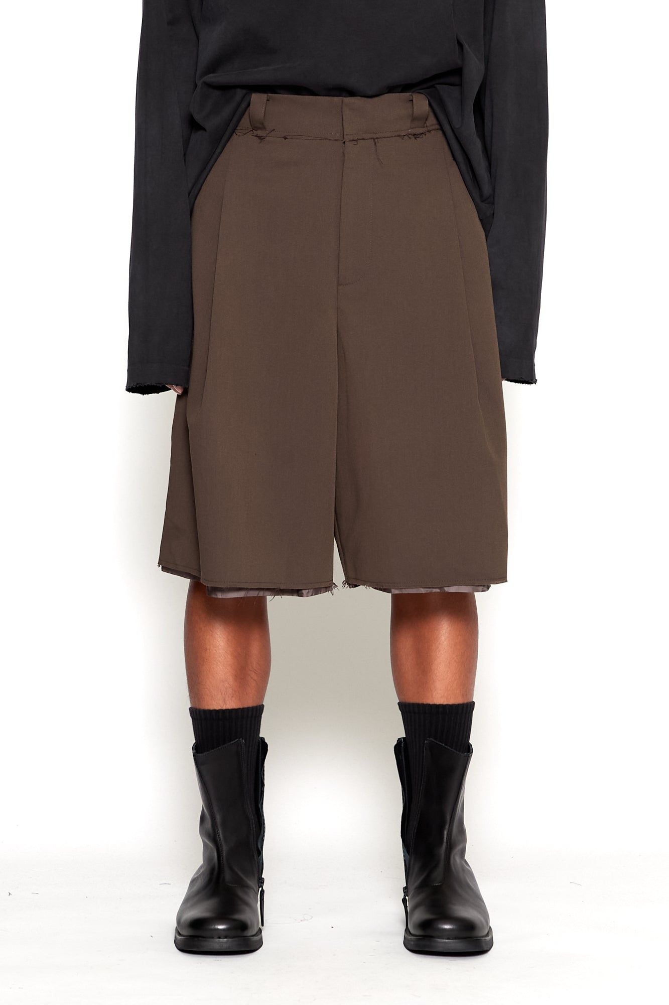 Load image into Gallery viewer, BROWN WIDE PLEATED CUT OUT SHORTS
