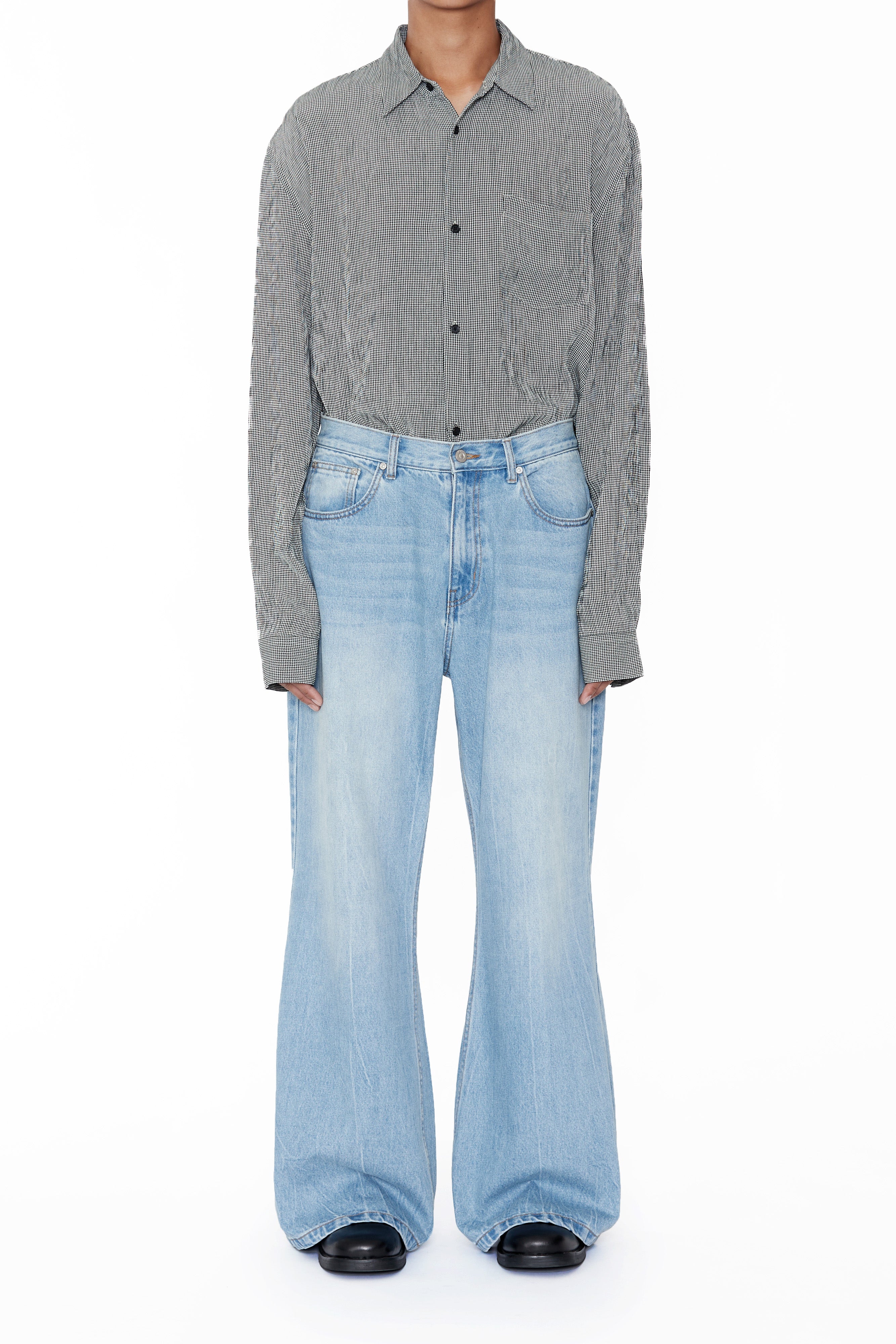 Load image into Gallery viewer, LIGHT INDIGO WASHED  BREAK CUT WIDE FLARED JEANS
