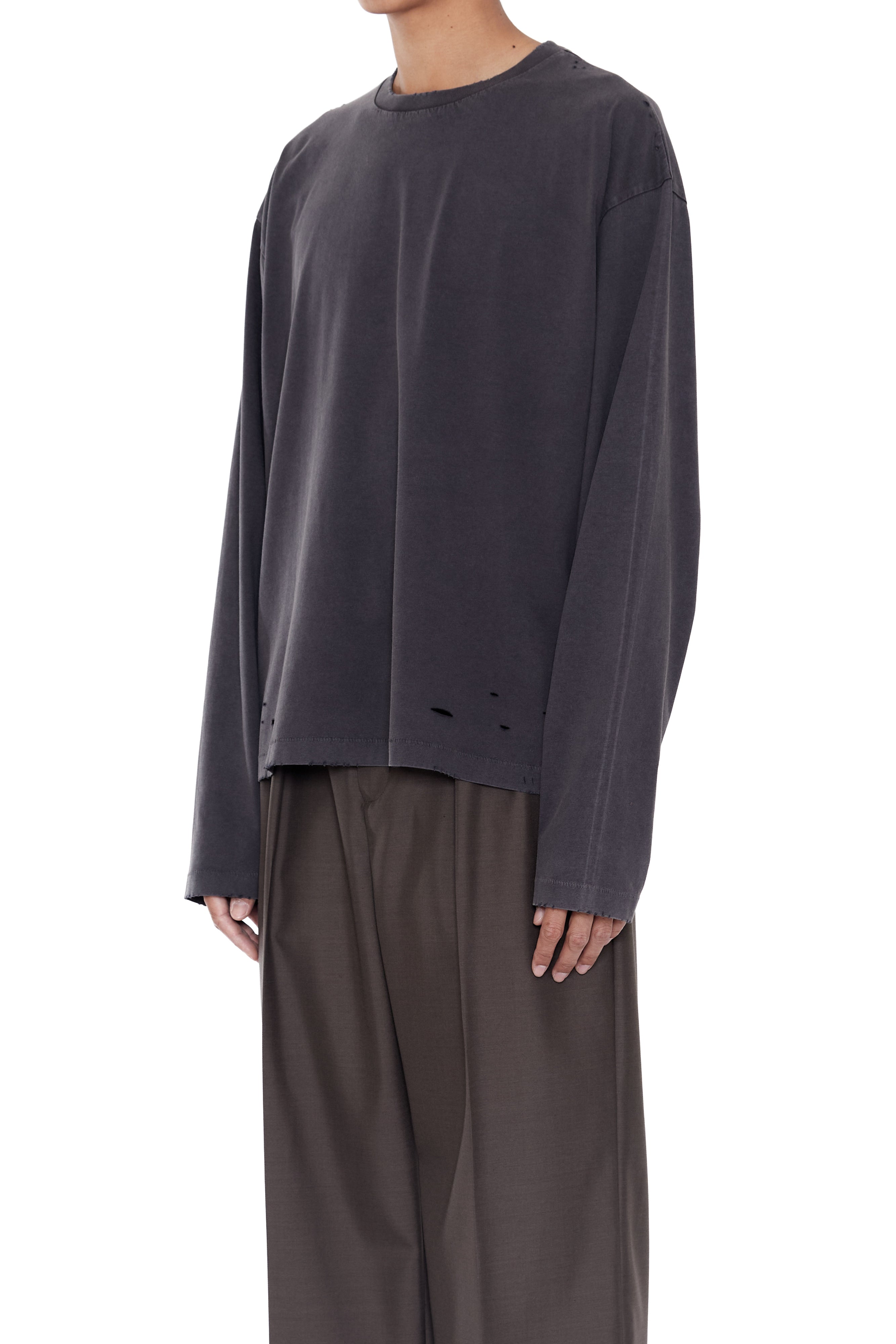 Load image into Gallery viewer, FADED BLACK AGING DAMAGED LONG SLEEVE T-SHIRT
