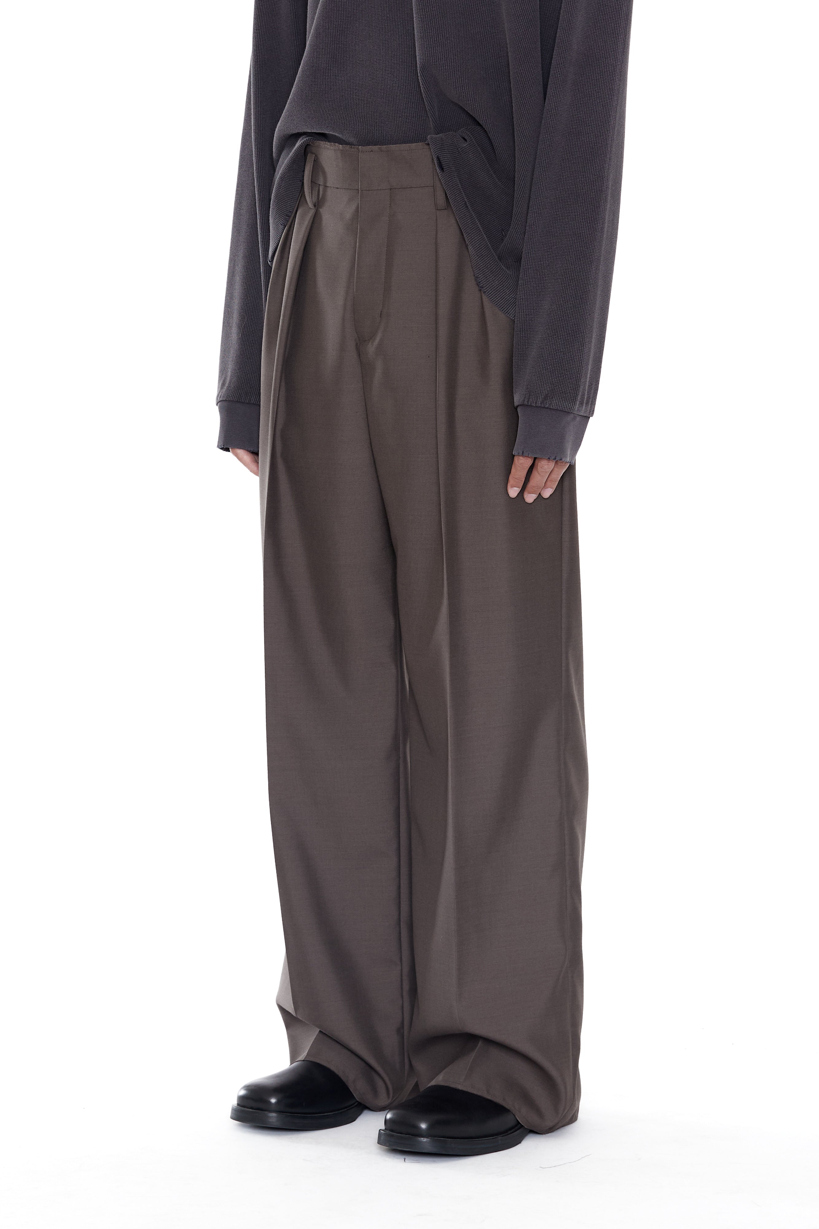 Load image into Gallery viewer, BROWN WOOL POLY INVERTED TUCKS SLACKS
