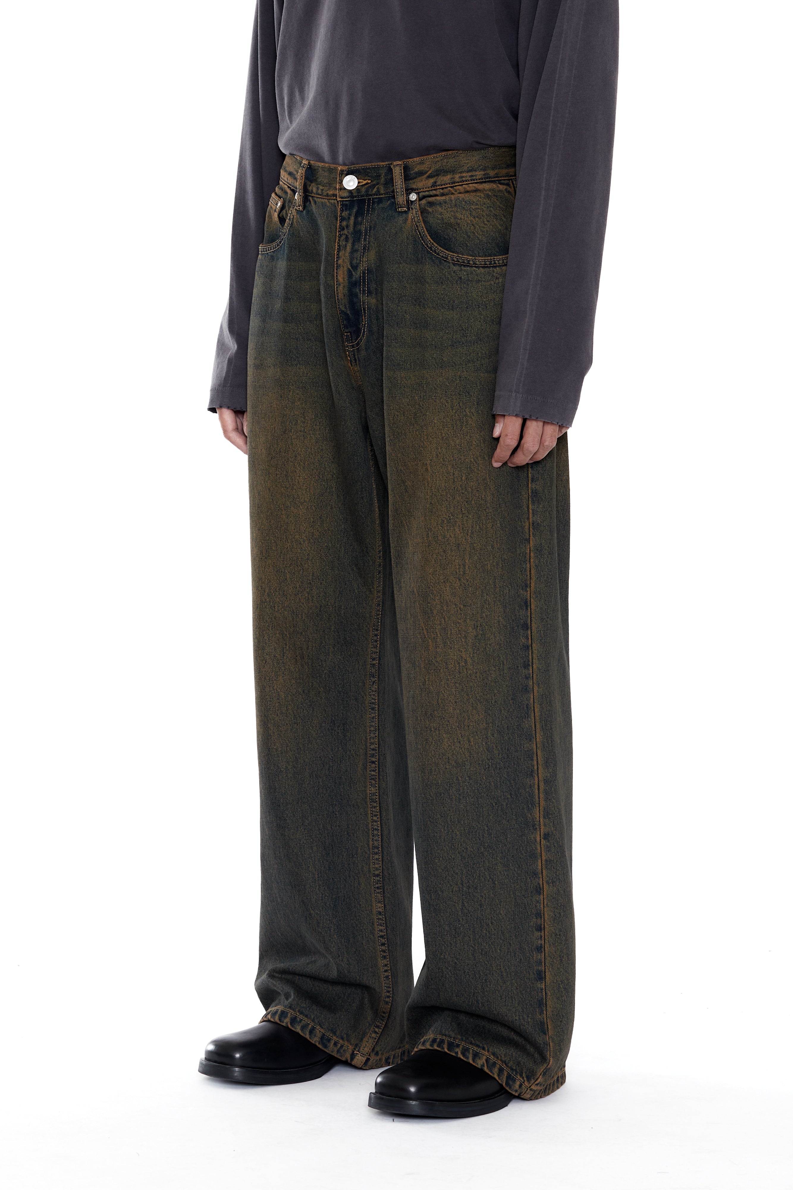 Load image into Gallery viewer, BLACK BROWN WASH BREAK CUT FLARED JEANS
