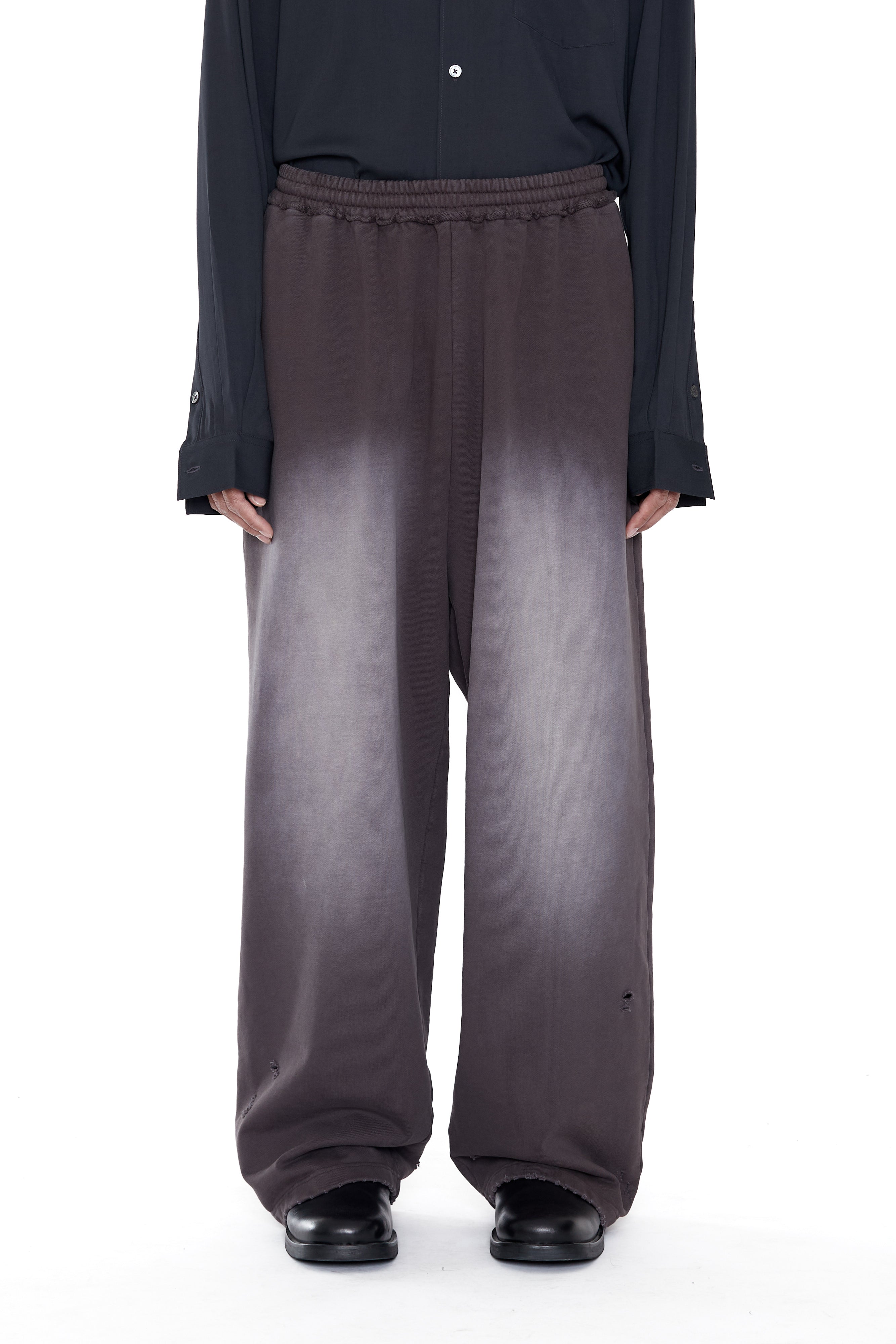 Load image into Gallery viewer, WORN BLACK AGING FADED DAMAGED SWEATPANTS
