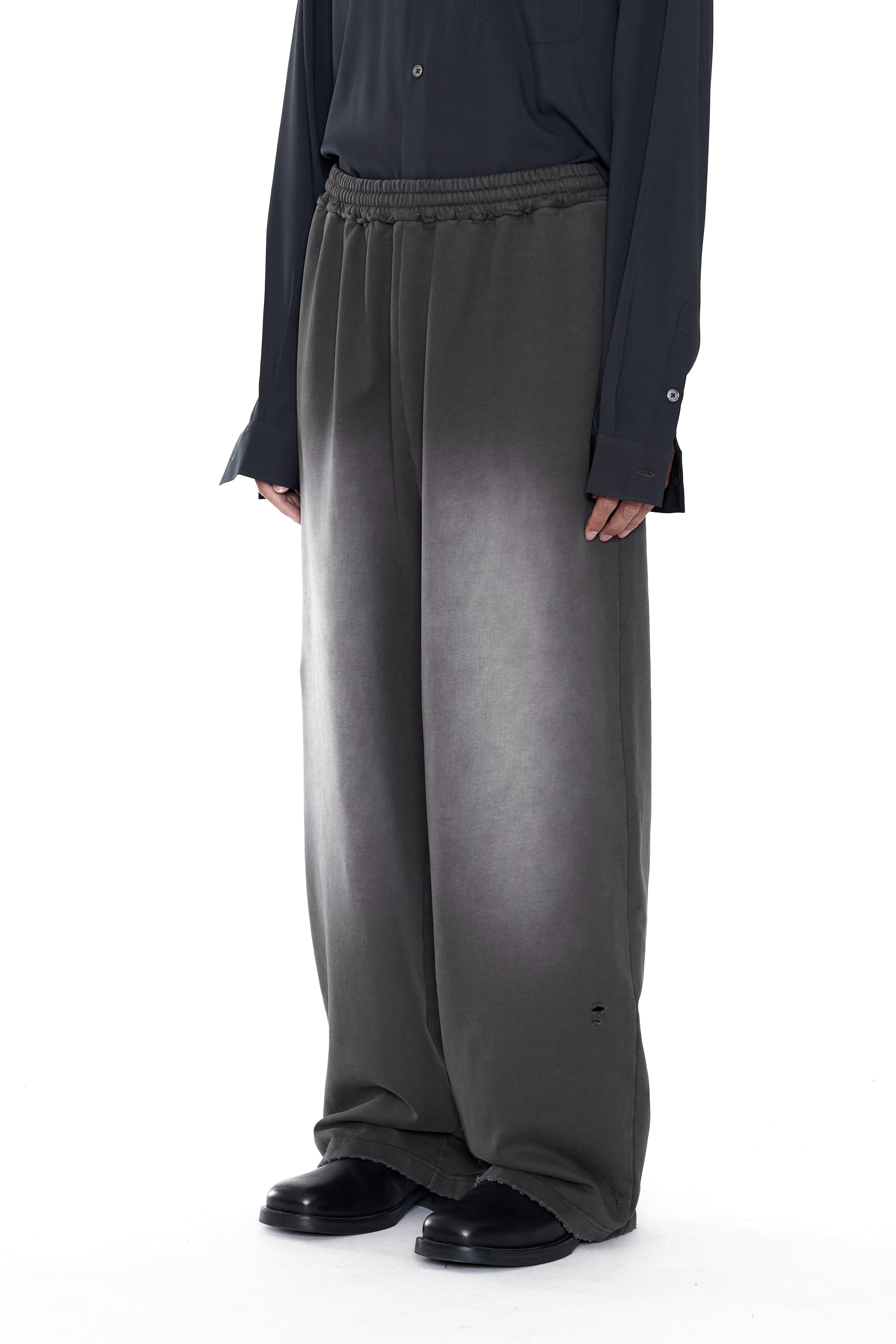 Load image into Gallery viewer, WORN BLACK AGING FADED DAMAGED SWEATPANTS
