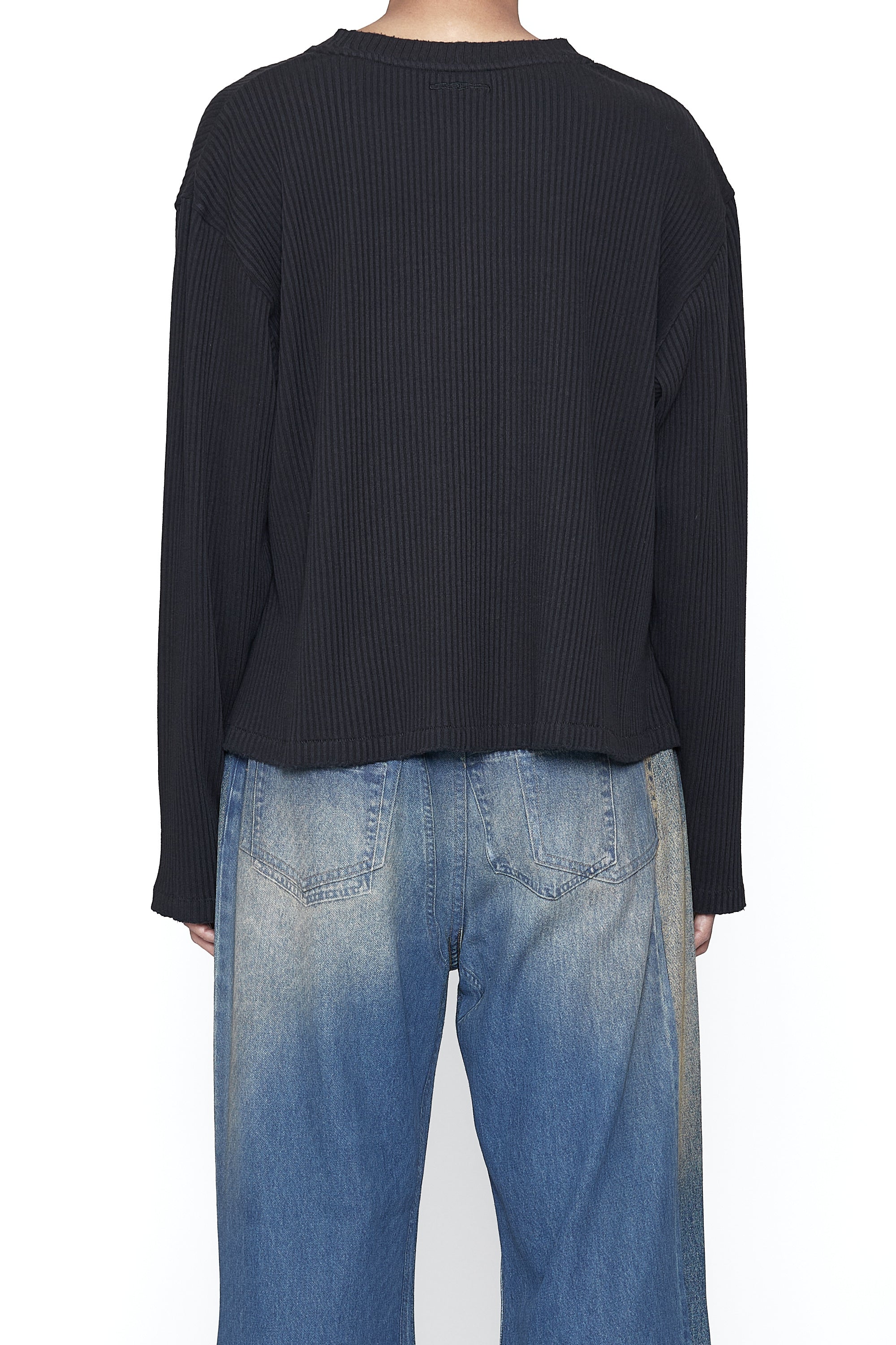 BLACK RIB EXPOSED SEAMS LS THRIFT CUT T-SHIRT