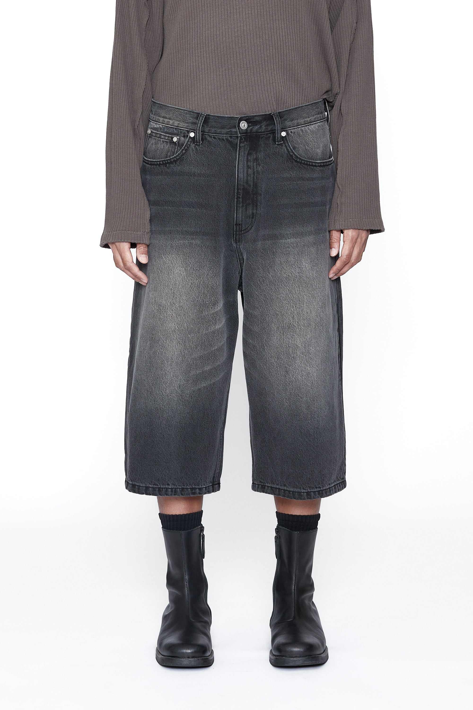 FADED BLACK WASHED DENIM REVERB SHORTS