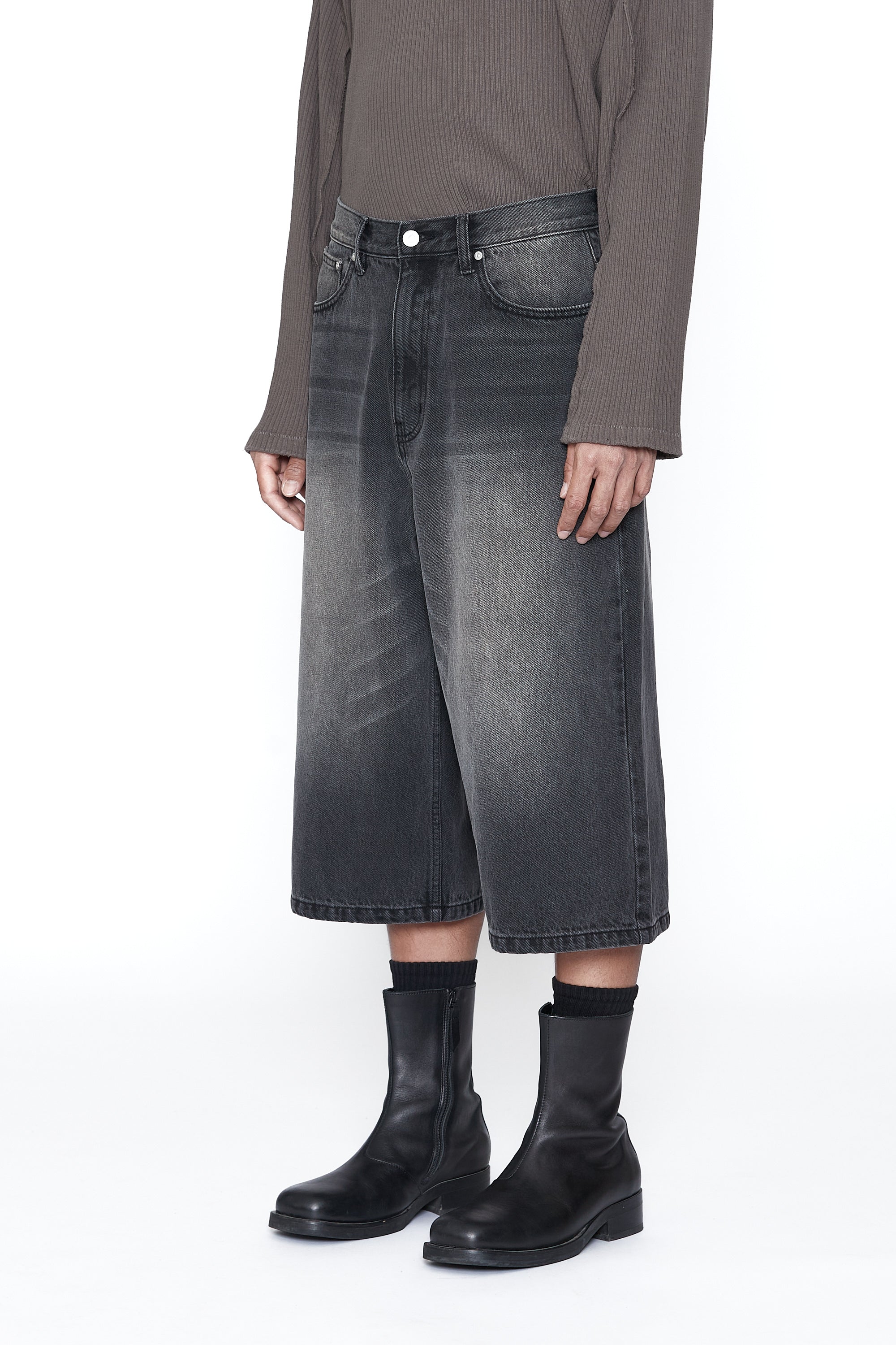 FADED BLACK WASHED DENIM REVERB SHORTS
