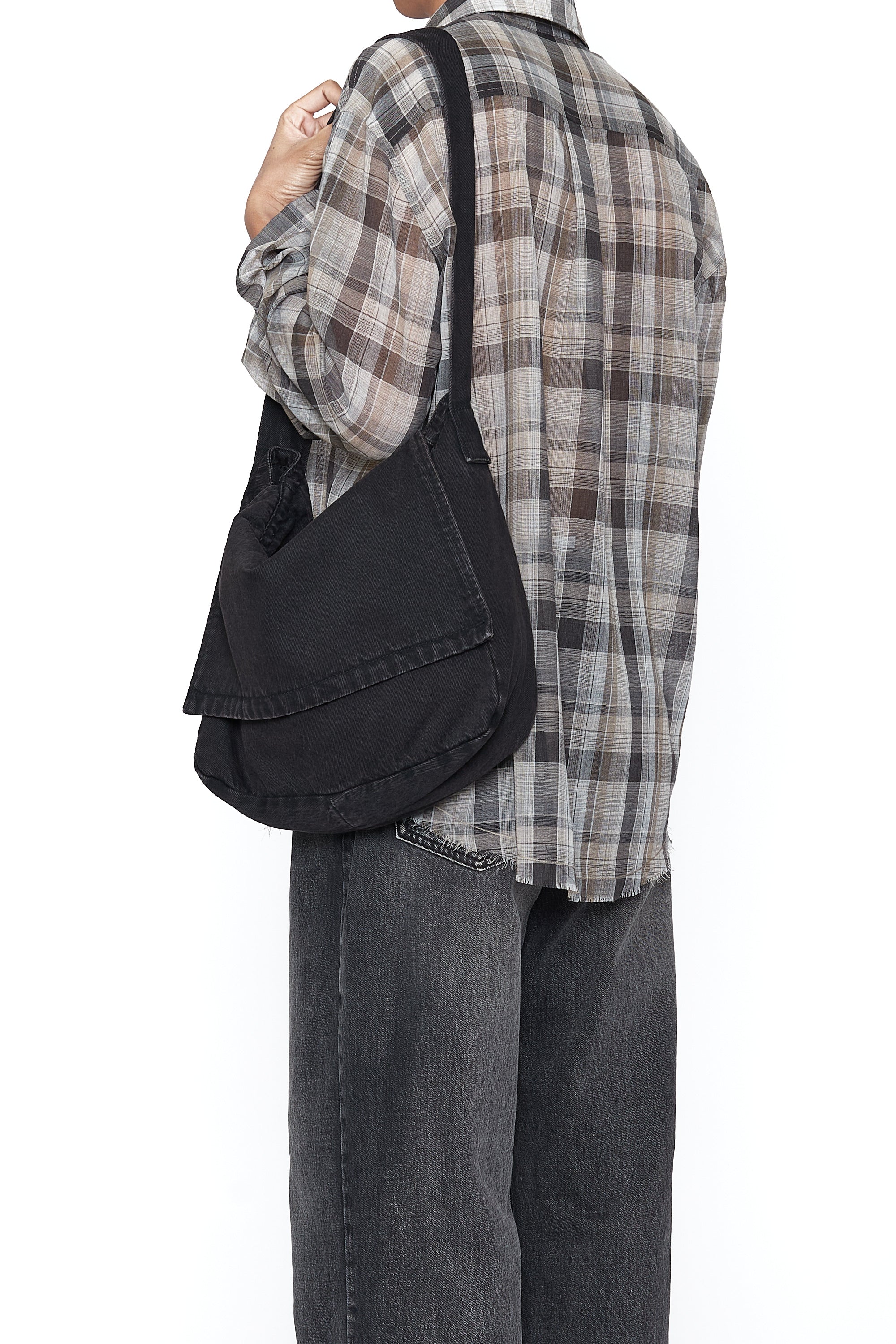 Load image into Gallery viewer, BLACK ACID WASHED DENIM CADENCE BAG
