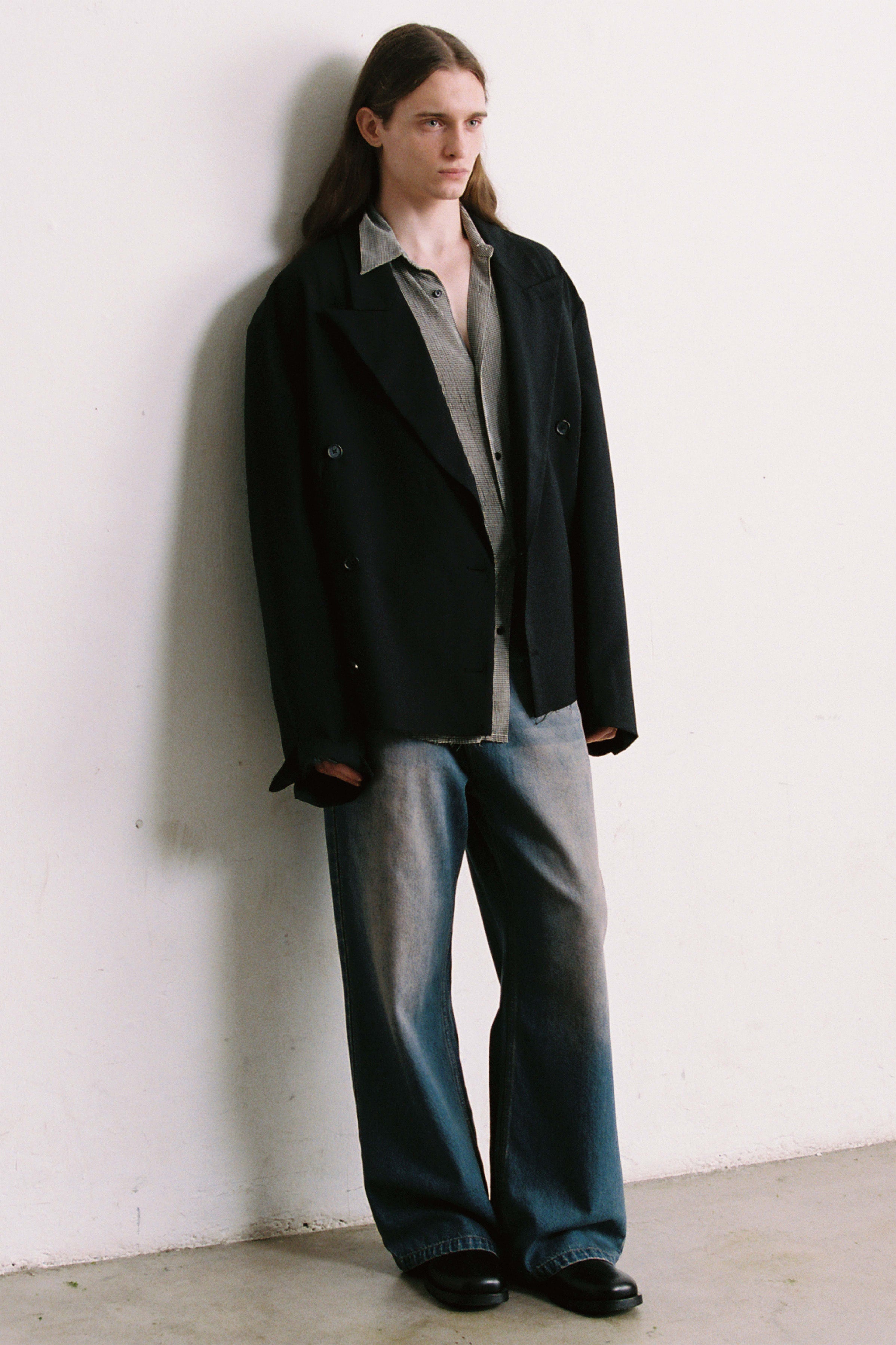 Load image into Gallery viewer, BLACK WOOL CUT OFF DOUBLE BREASTED LENTO BLAZER
