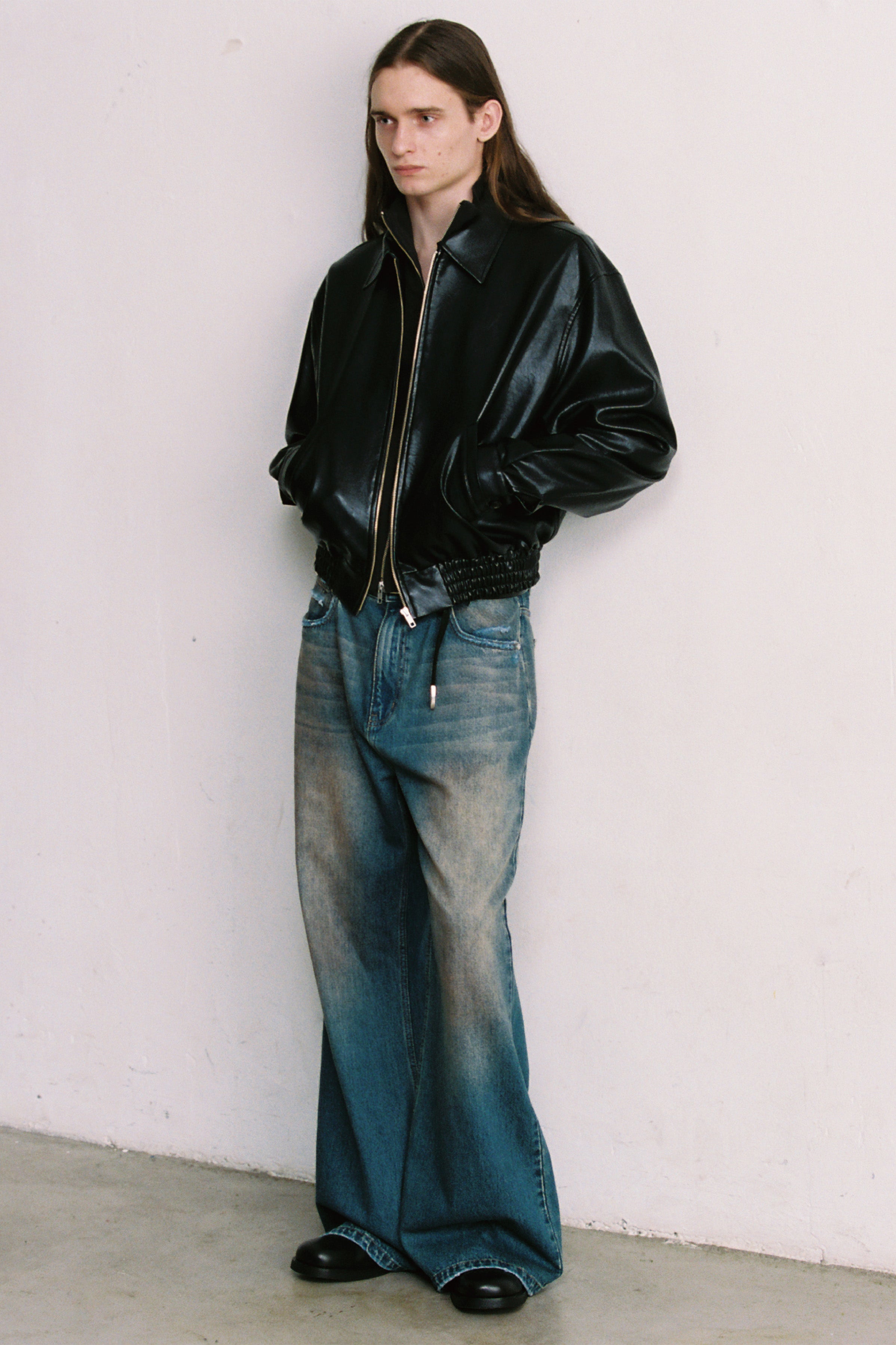 Load image into Gallery viewer, FADED DIRTY INDIGO WASHED BREAK CUT WIDE FLARED JEANS
