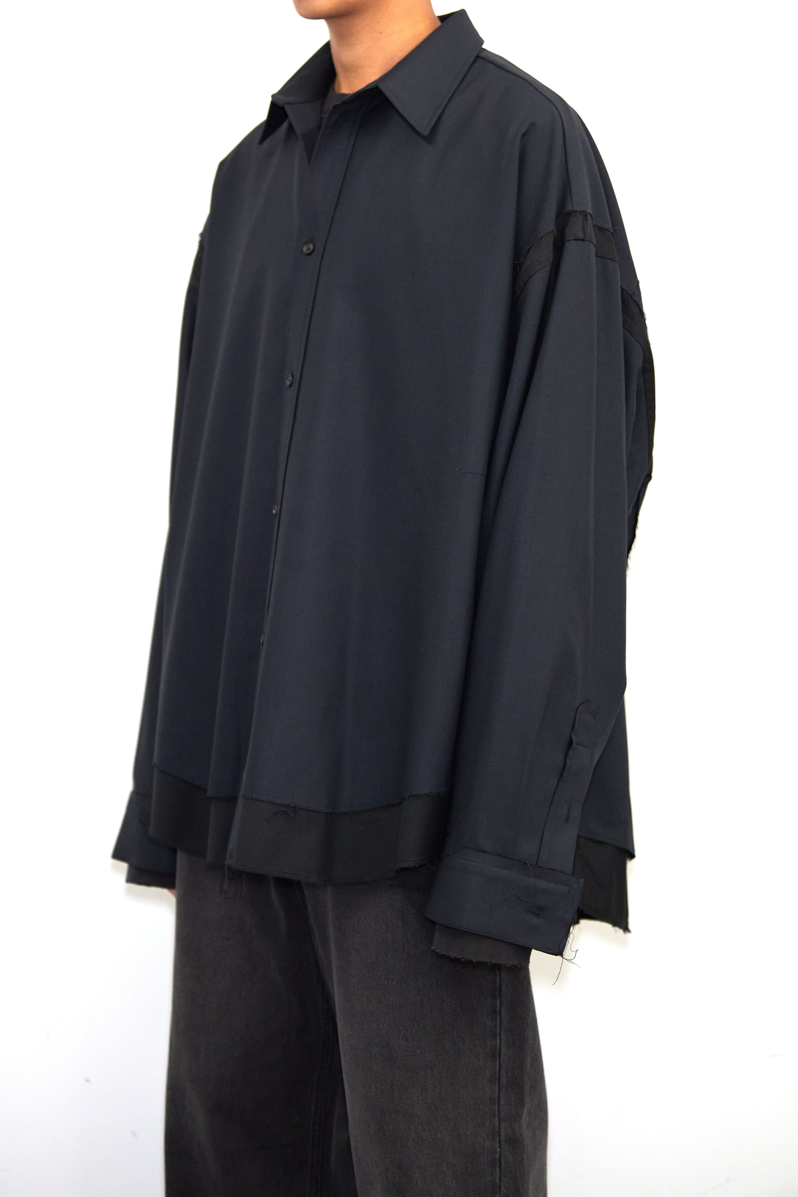 Load image into Gallery viewer, NAVY WOOL RAW EDGES HYBRID SHIRT
