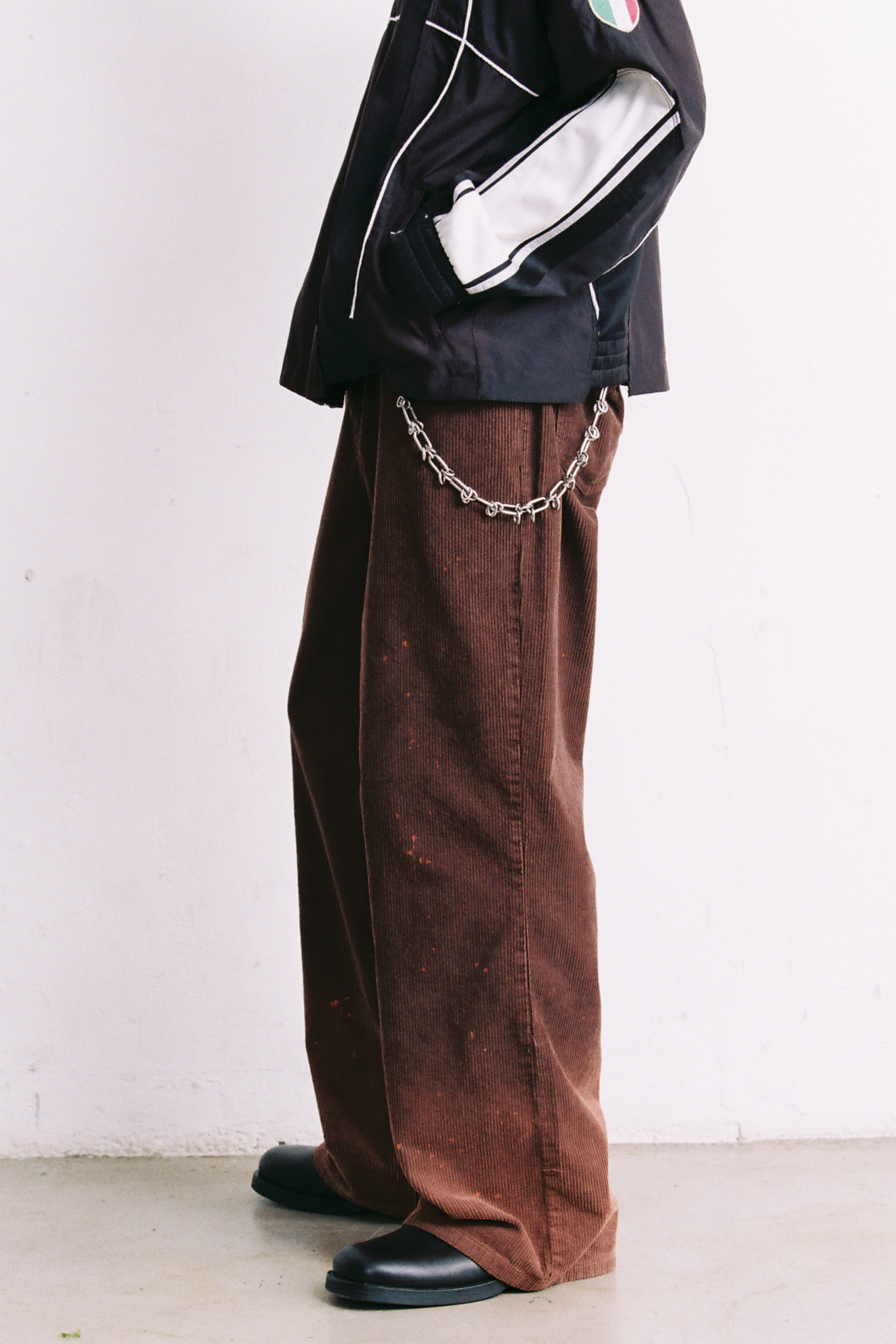 Load image into Gallery viewer, BROWN WASHED BLEACHED CORDUROY BREAK CUT FLARED PANTS
