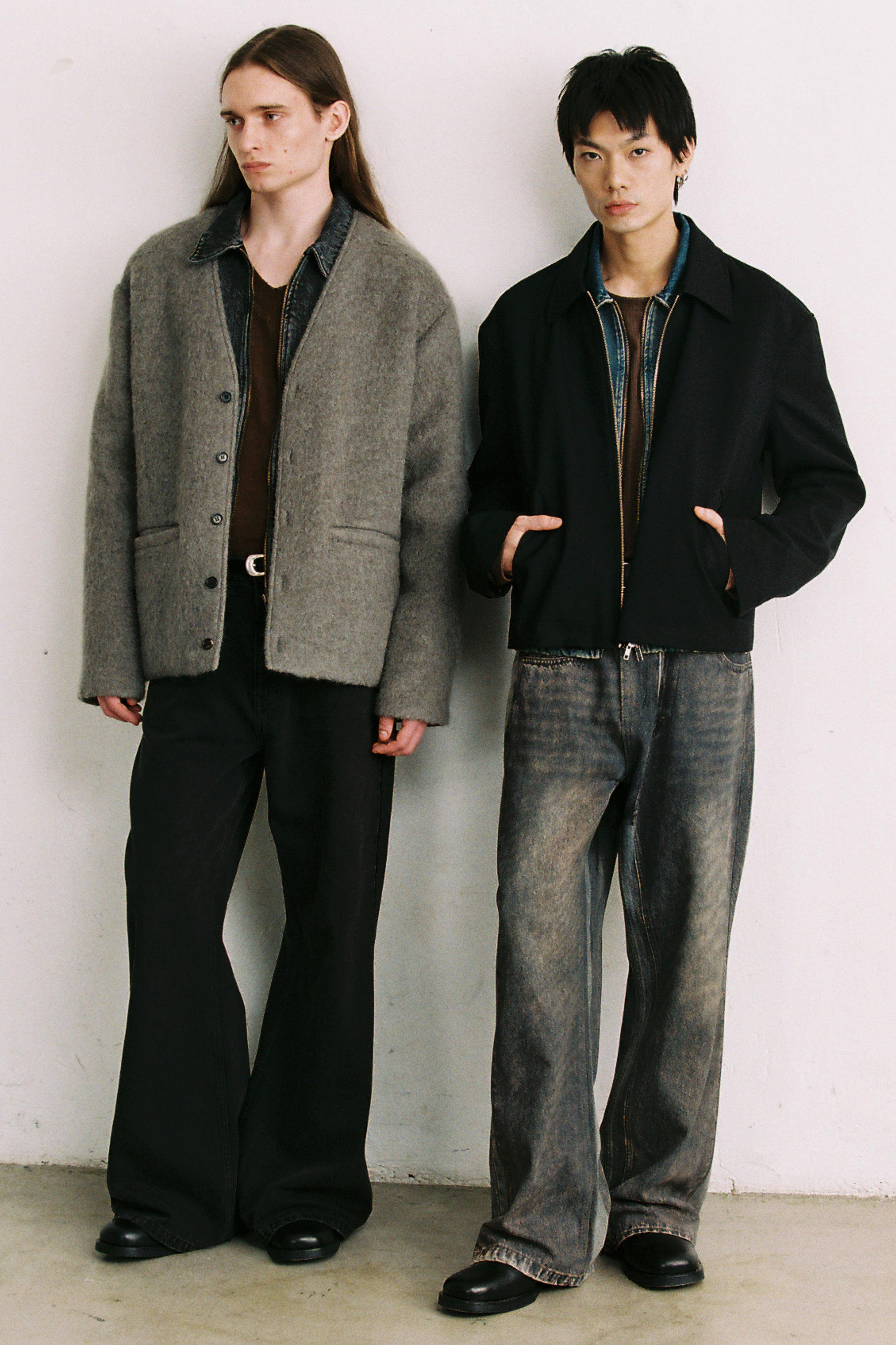 BLACK WASHED BREAK CUT WIDE FLARED JEANS