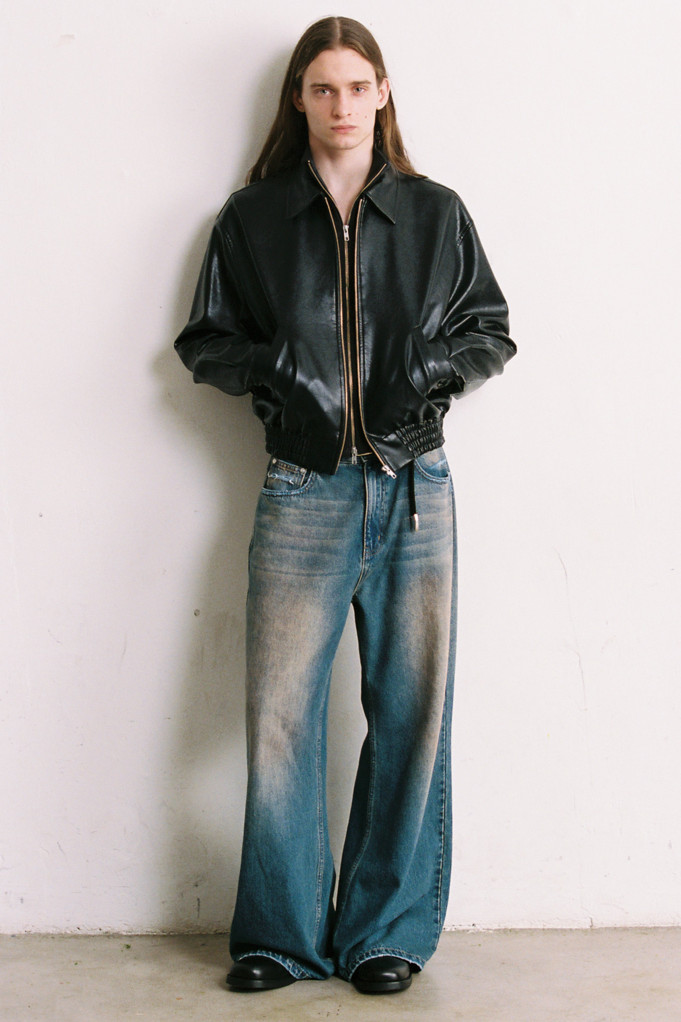 Load image into Gallery viewer, FADED DIRTY INDIGO WASHED BREAK CUT WIDE FLARED JEANS
