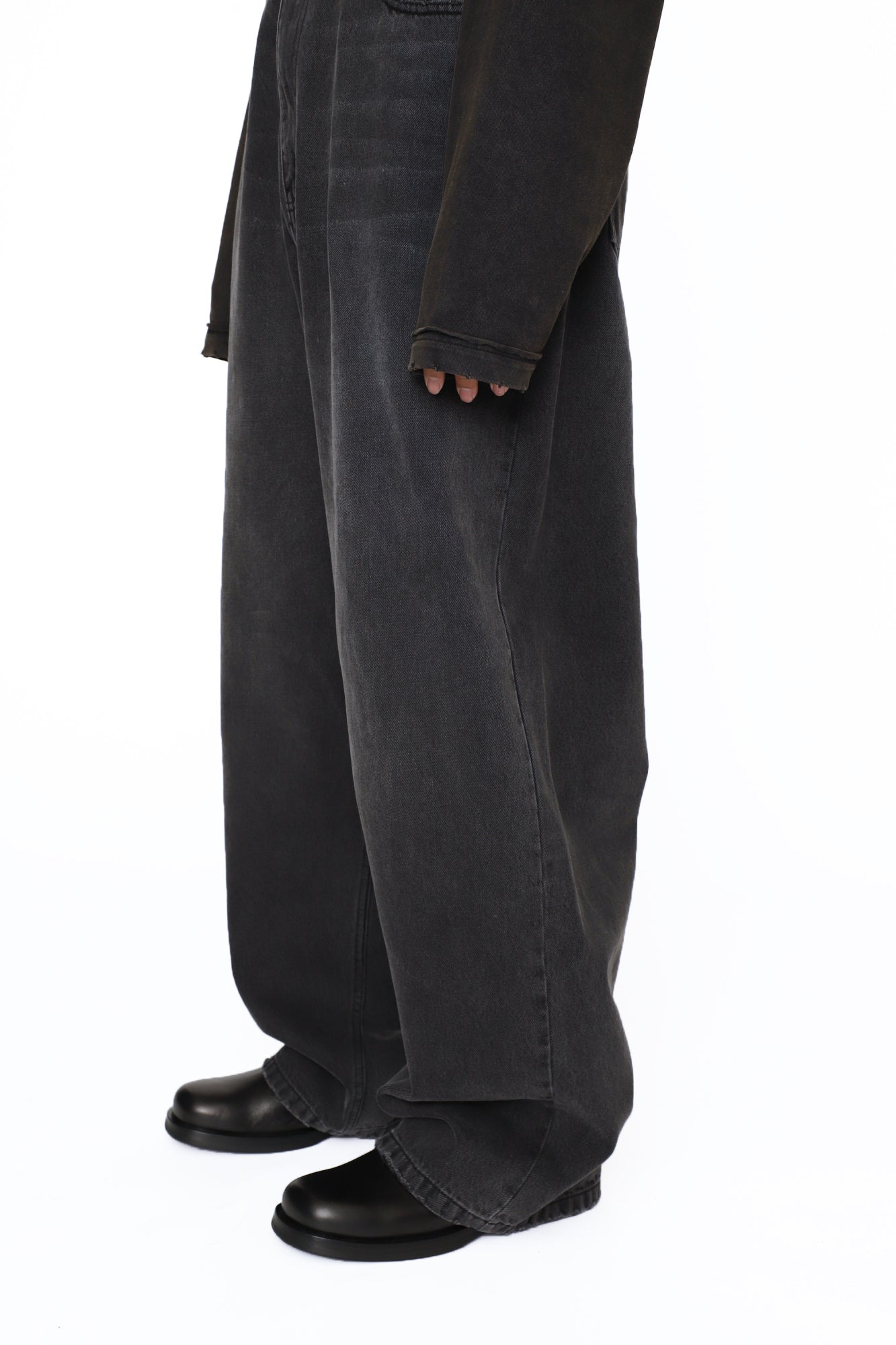 Load image into Gallery viewer, BLACK WASHED DISTRESSED EXTENDED CUT LUFT JEANS
