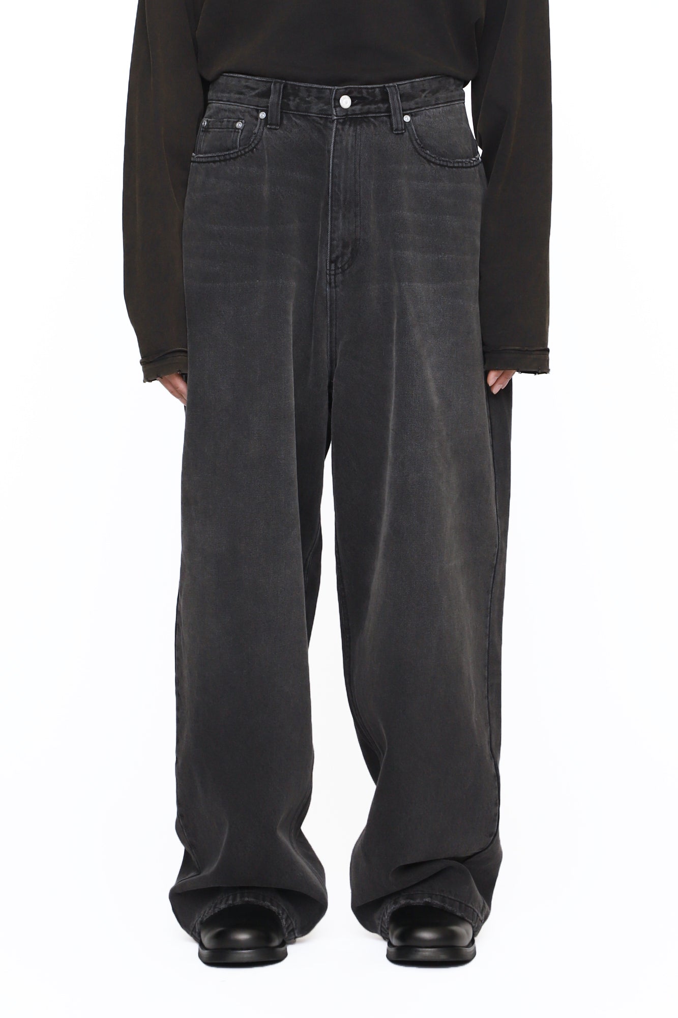 Load image into Gallery viewer, BLACK WASHED DISTRESSED EXTENDED CUT LUFT JEANS
