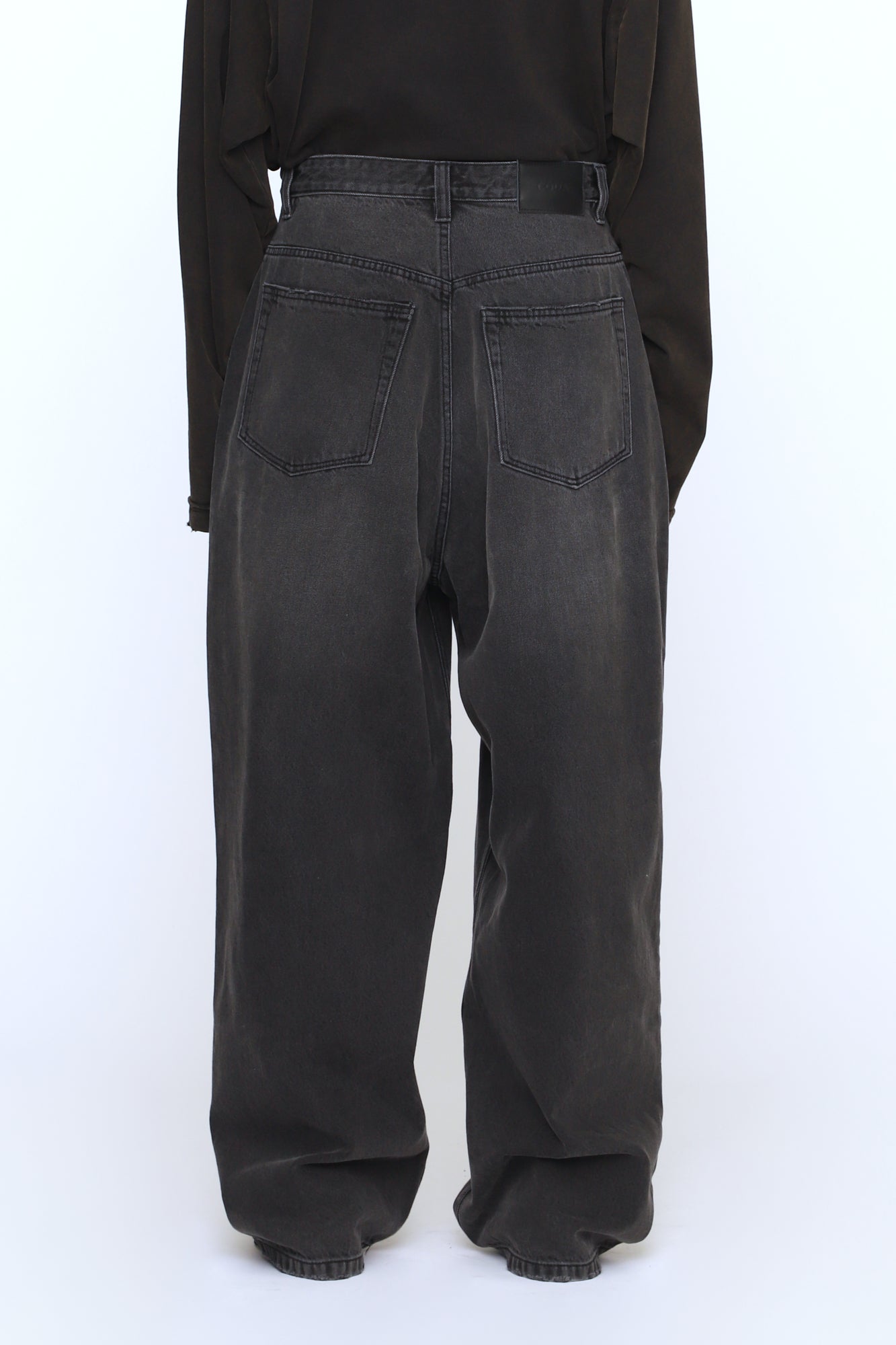 BLACK WASHED DISTRESSED EXTENDED CUT LUFT JEANS