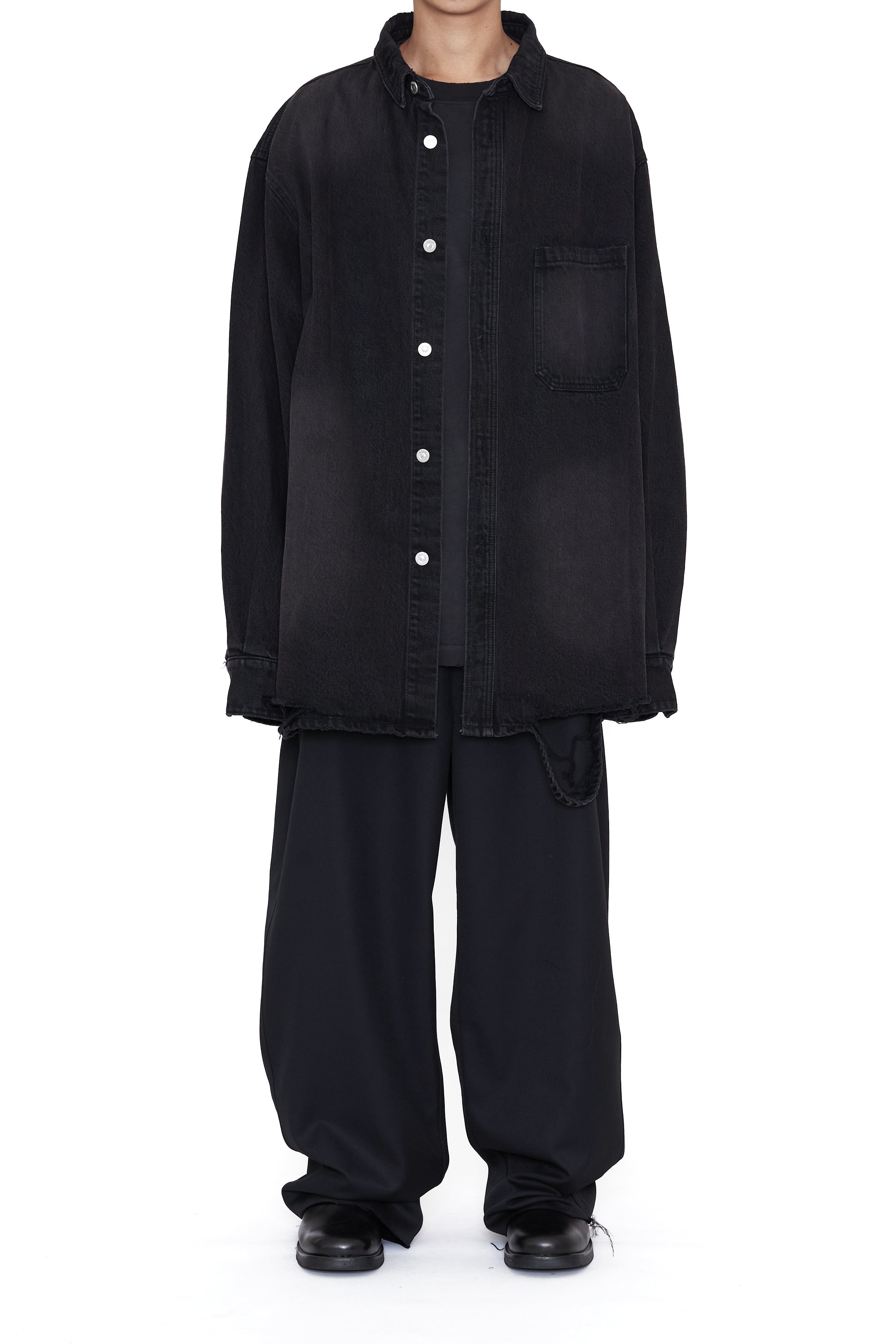 Load image into Gallery viewer, BLACK DESTROYED AGING OVERSIZED DENIM SHIRT
